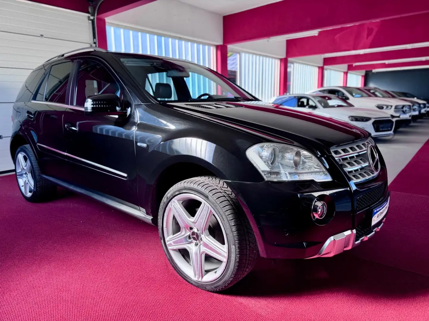 Mercedes-Benz ML 300 ML300CDI AMG Paket AHK Kamera Airmatic Comand 4M Schwarz - 2