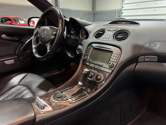 Mercedes-Benz SL view 10