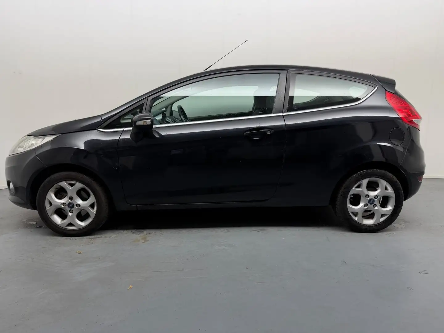 Ford Fiesta 1.25 Titanium # Airco # Lmv # Nap Zwart - 2
