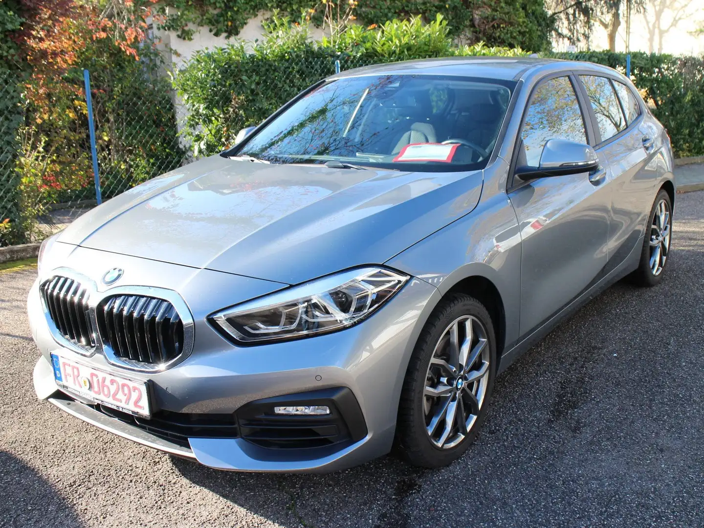 BMW 120 120i Aut./F40/4Tür/Nav/LED/SHZ/LifeCock/PDC/18 Grau - 1