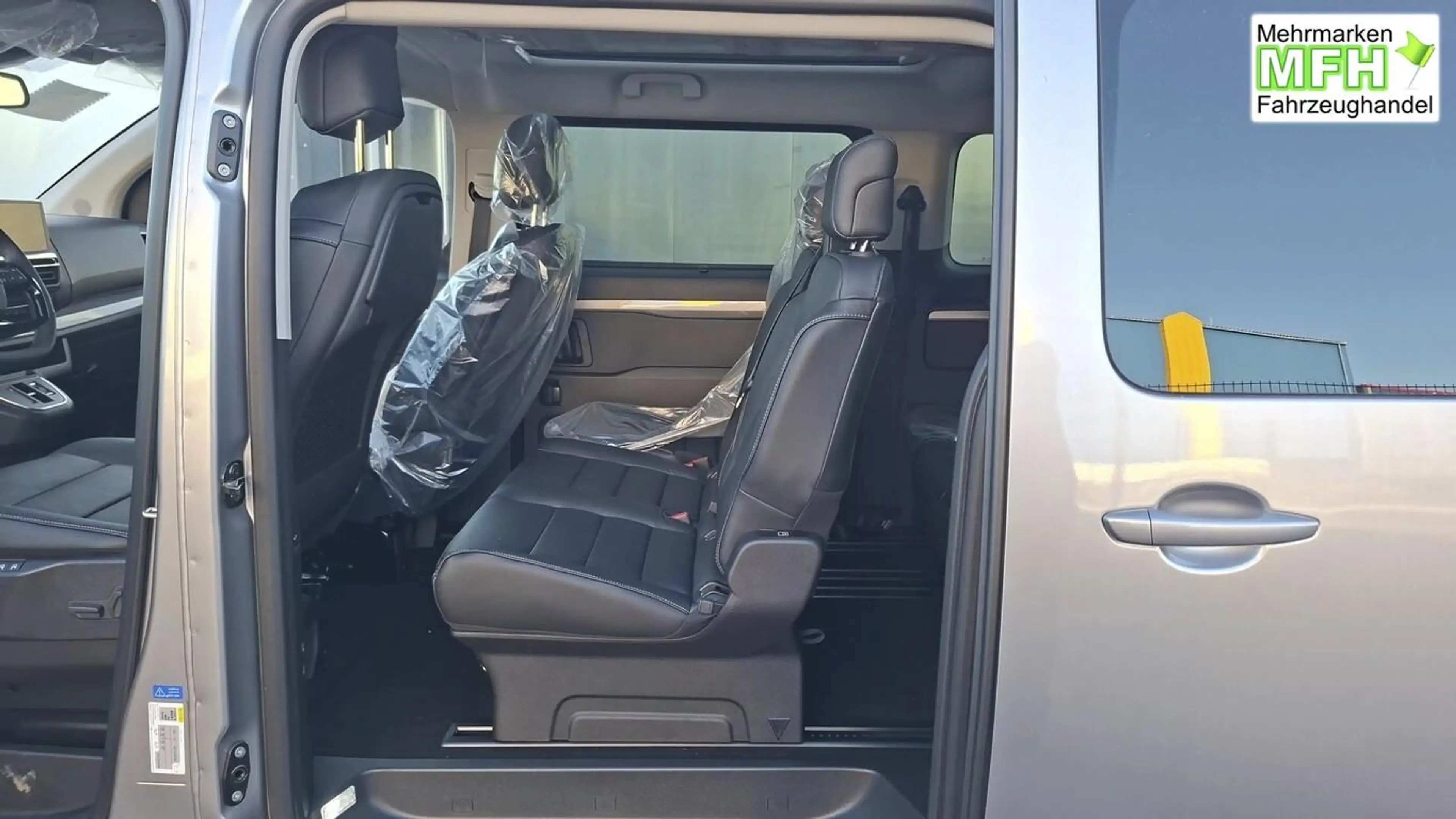 Peugeot Traveller Allure L3 AT Pano Nav AHK Massage SHZ 130 kW (1... — photo 4