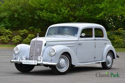 Mercedes-Benz 220
