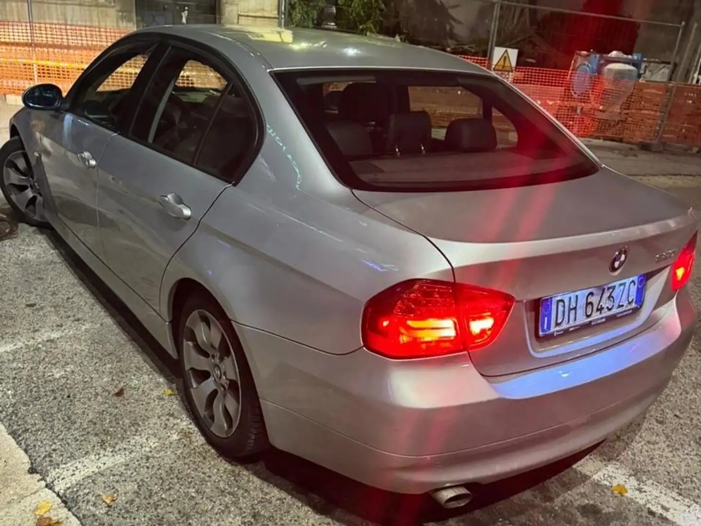BMW 320 Serie 3 E90 Berlina 320i Msport Argento - 1