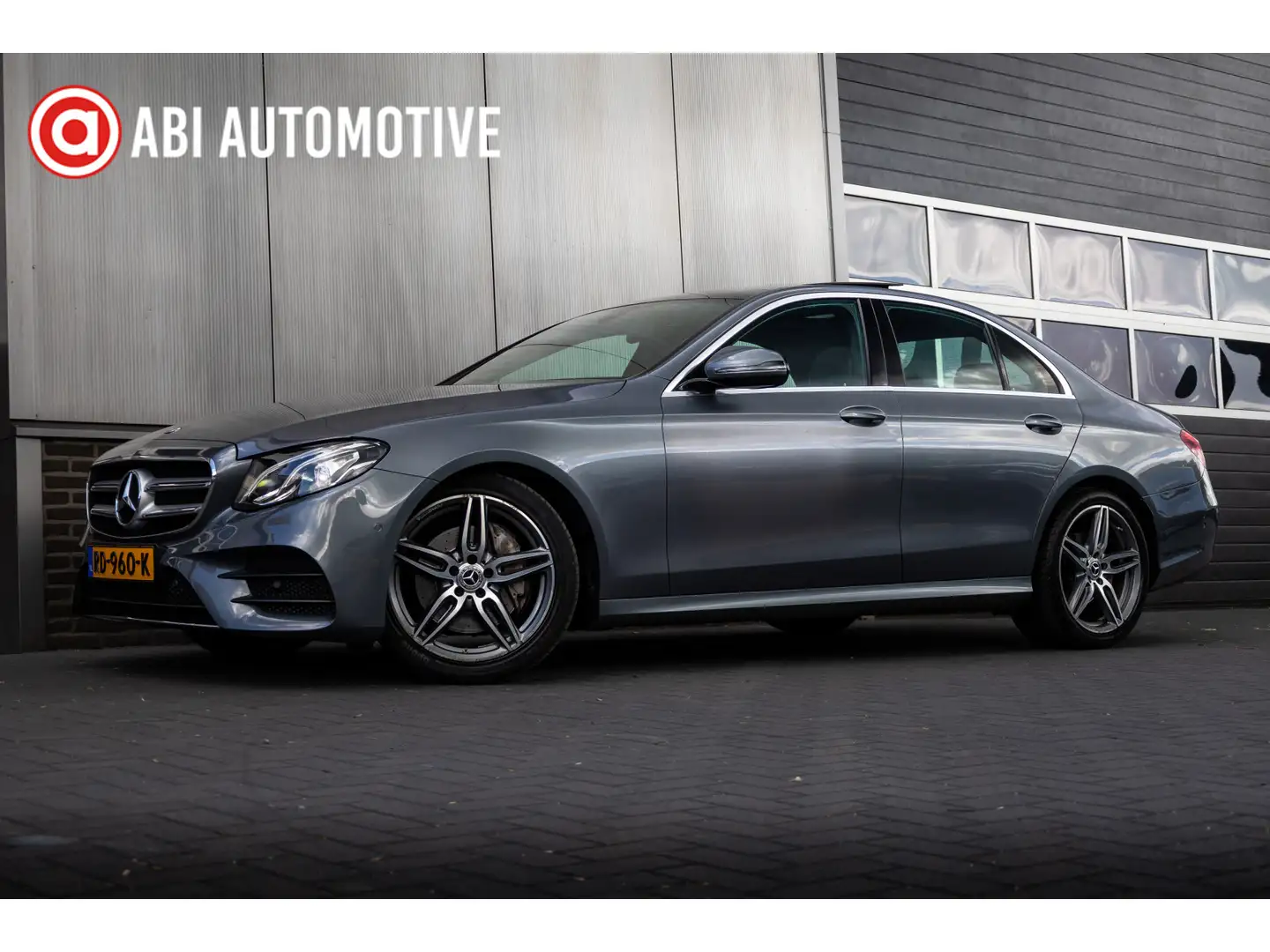 Mercedes-Benz E 200 d 150 pk Business Solution AMG-Pakket / NL-Auto/ P Grijs - 1
