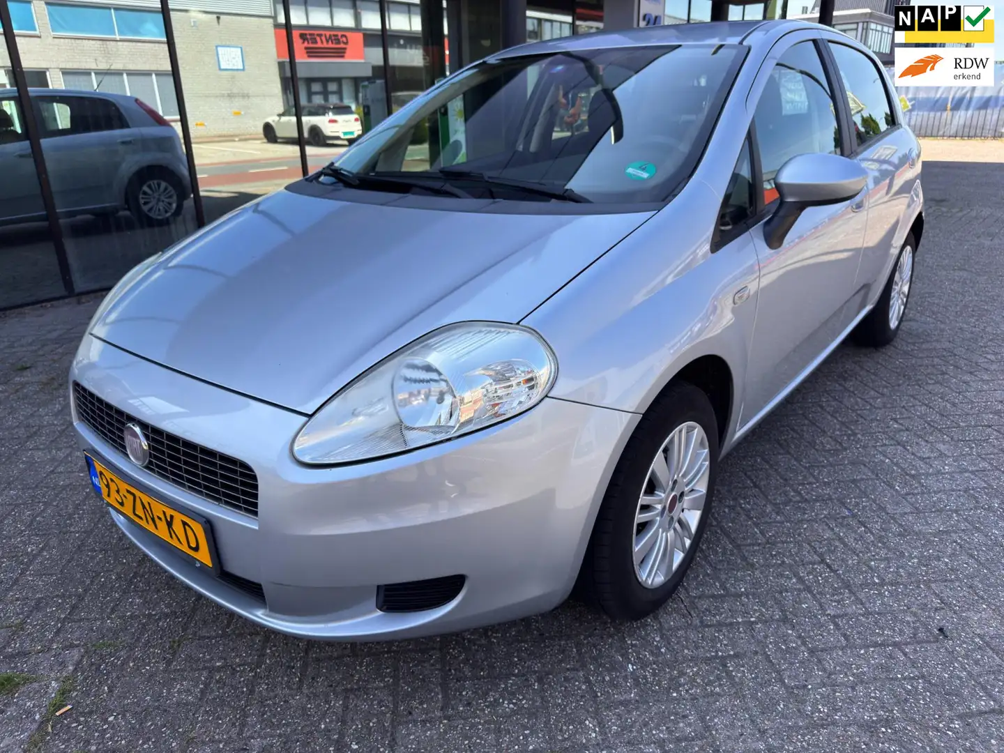 Fiat Grande Punto 1.4 Dynamic / 5-drs Grijs - 1