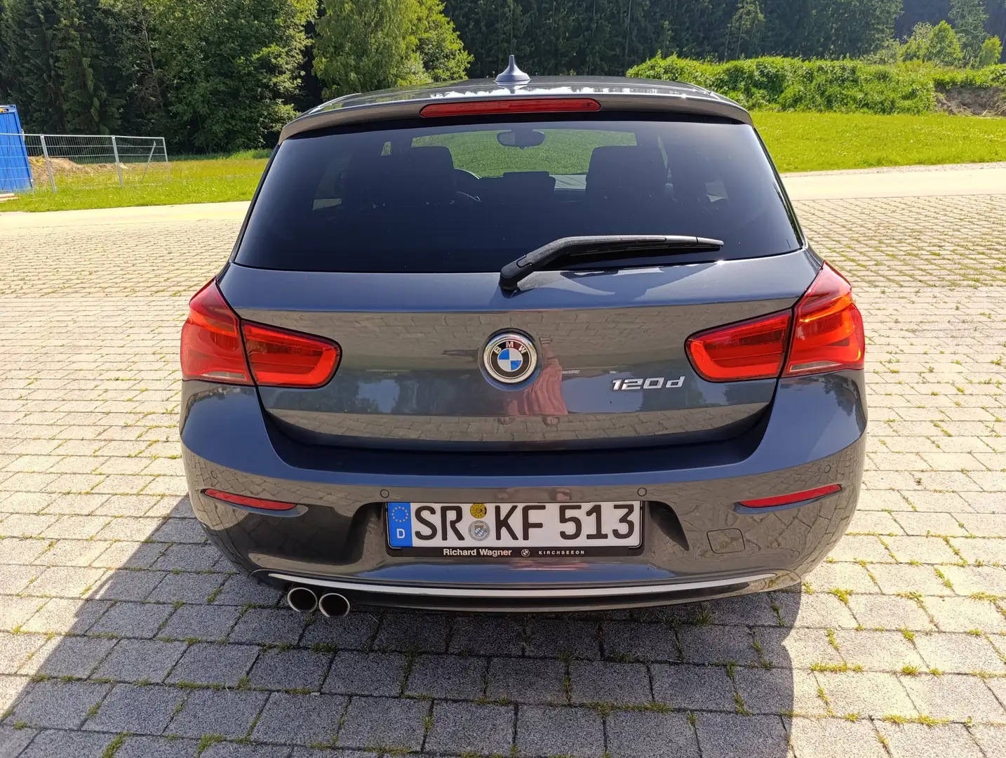 BMW 120 120d Aut. Urban Line Grau - 1