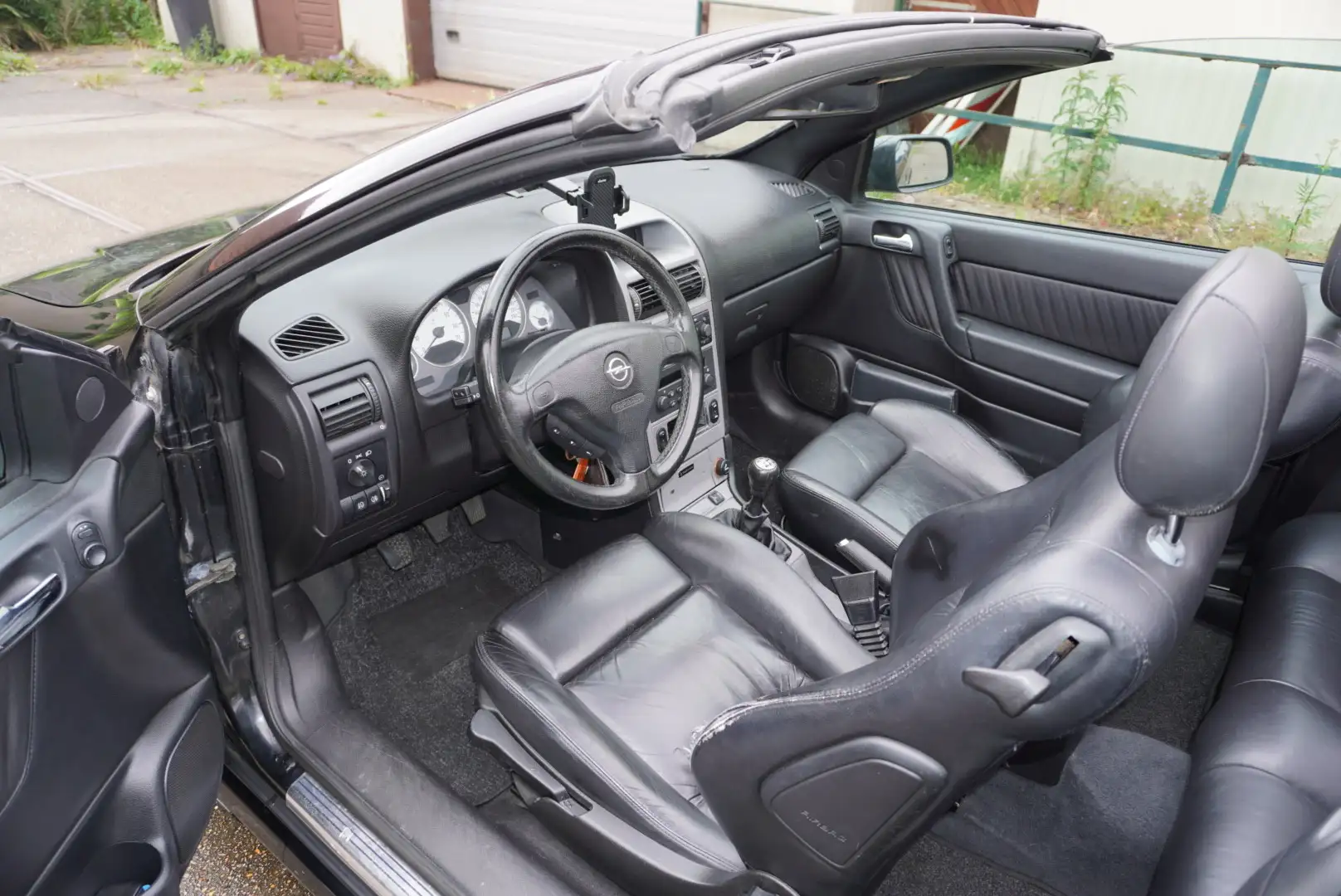 Opel Astra 2.2-16V Noir - 2