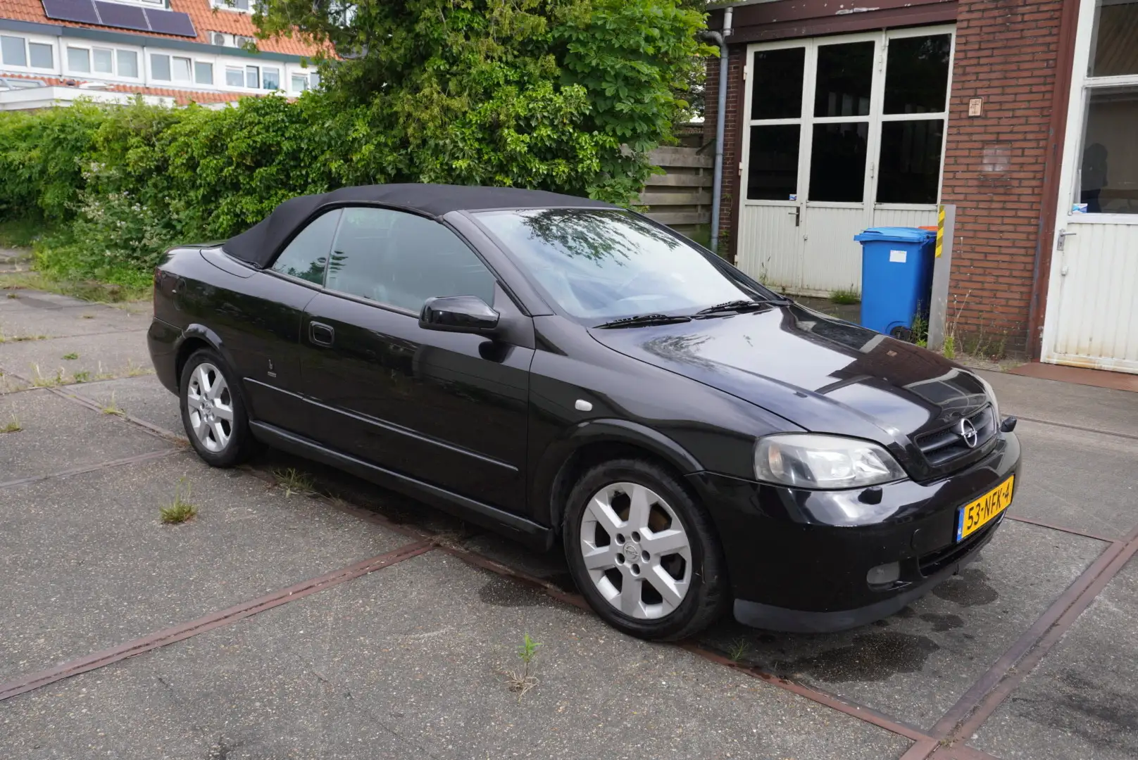 Opel Astra 2.2-16V Noir - 1