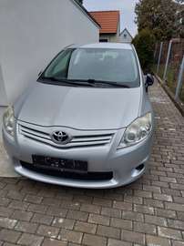 Auris 1,4 D-4D 90 DPF Young