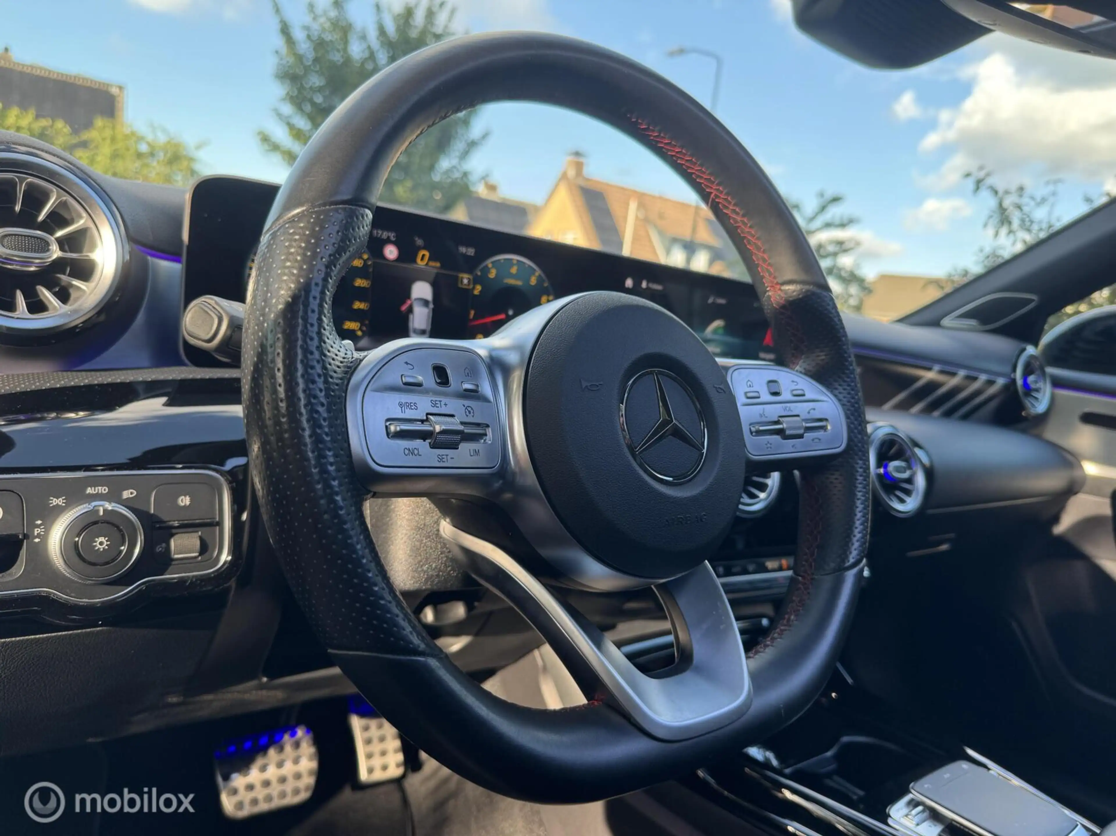 Mercedes-Benz A 35 AMG 4MATIC Premium Plus — photo 9