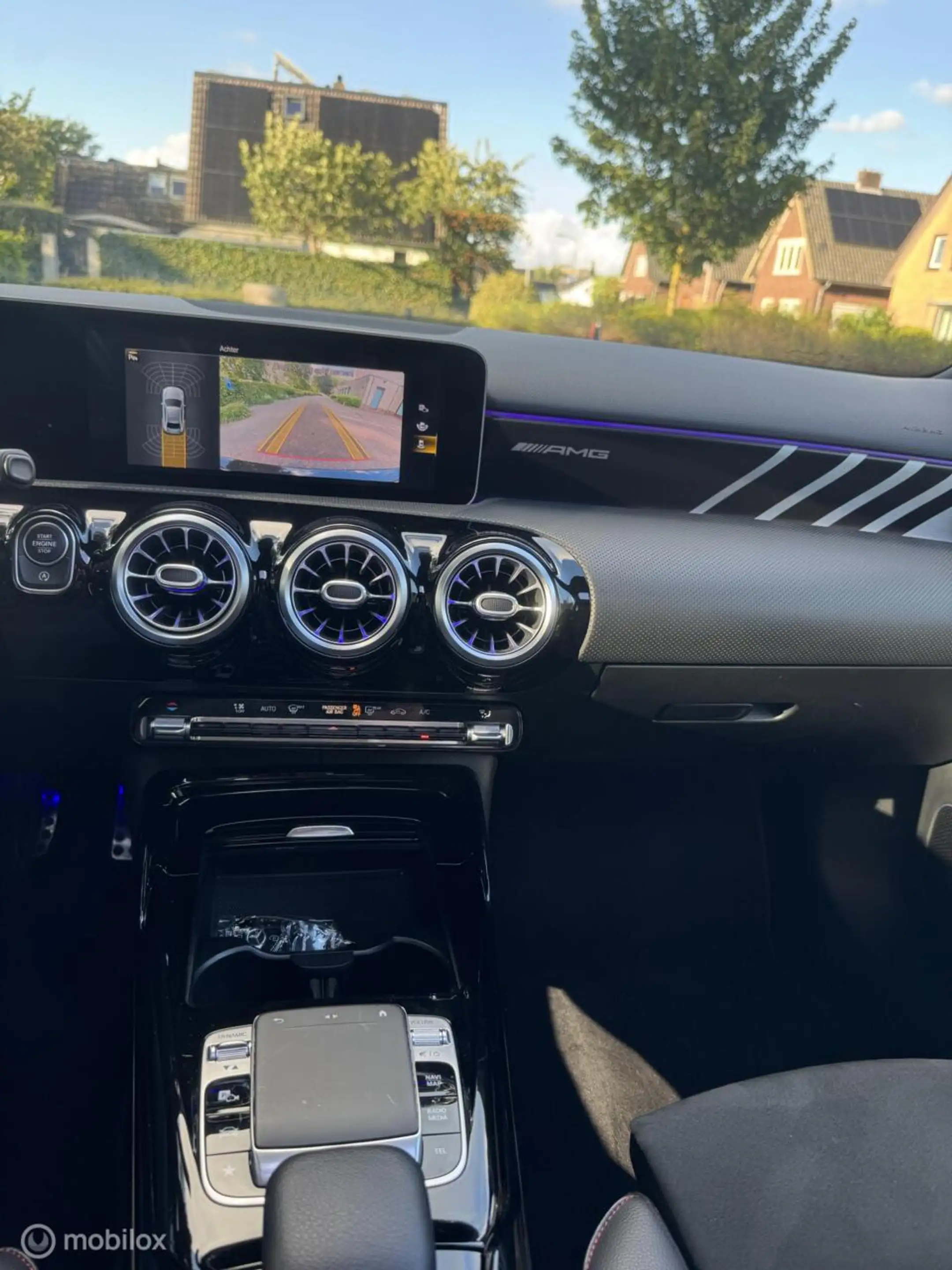 Mercedes-Benz A 35 AMG 4MATIC Premium Plus — photo 11