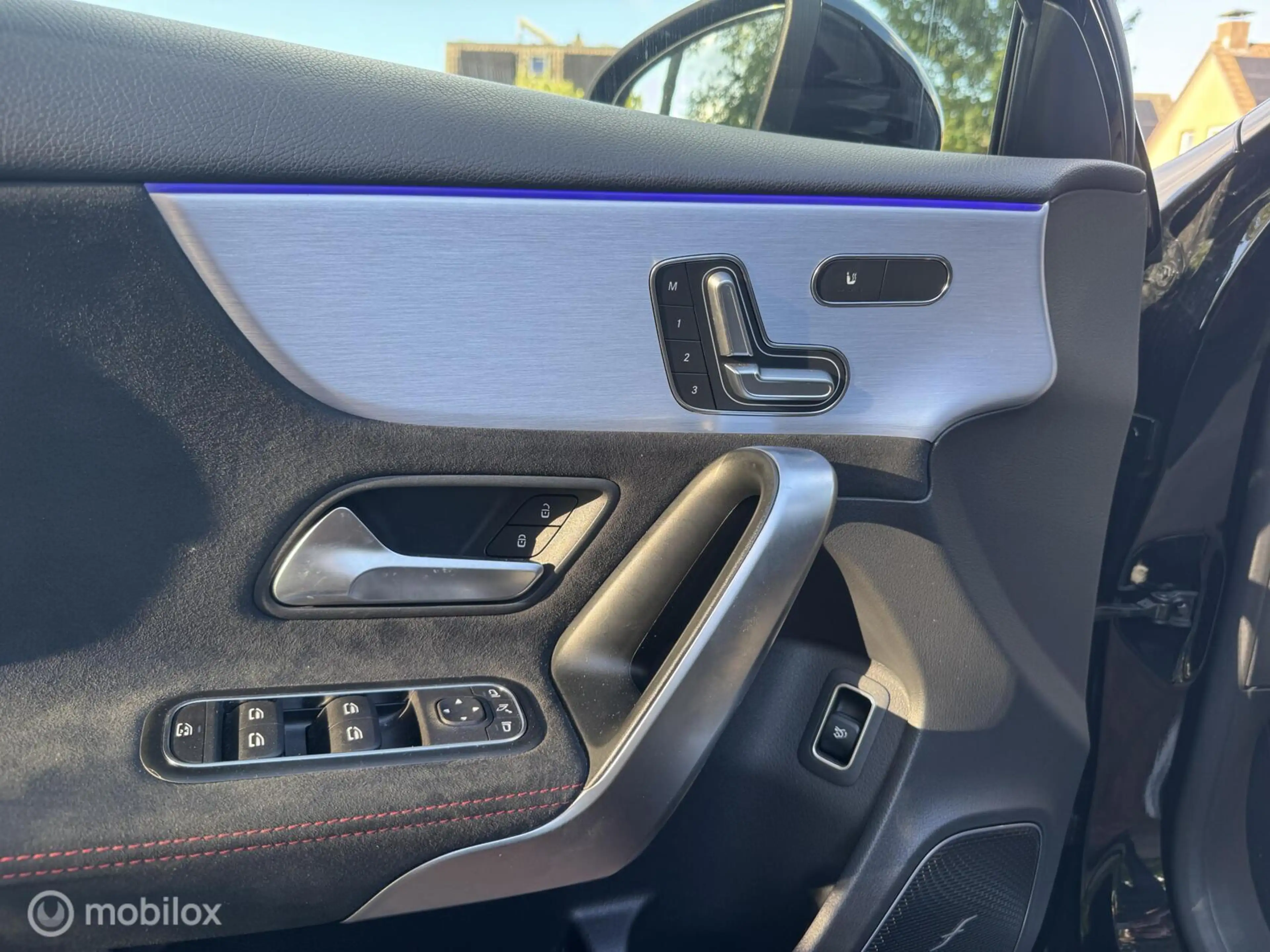 Mercedes-Benz A 35 AMG 4MATIC Premium Plus — photo 8