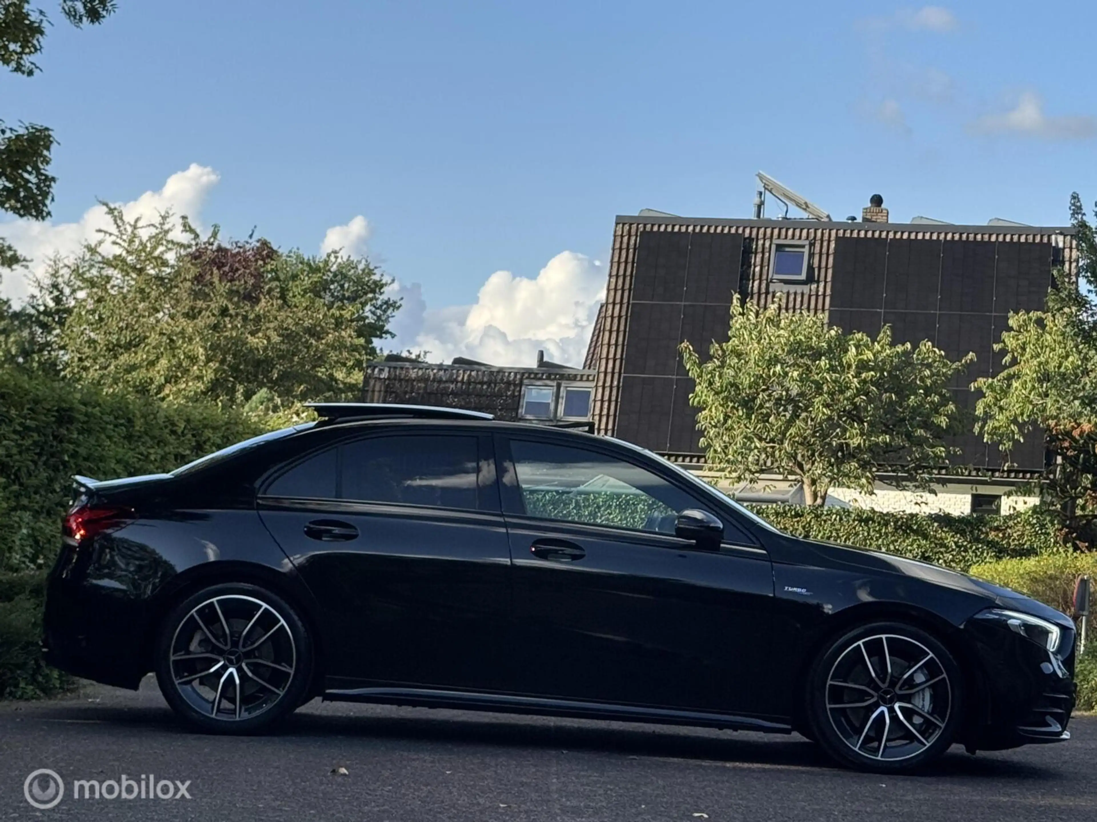 Mercedes-Benz A 35 AMG 4MATIC Premium Plus — photo 23