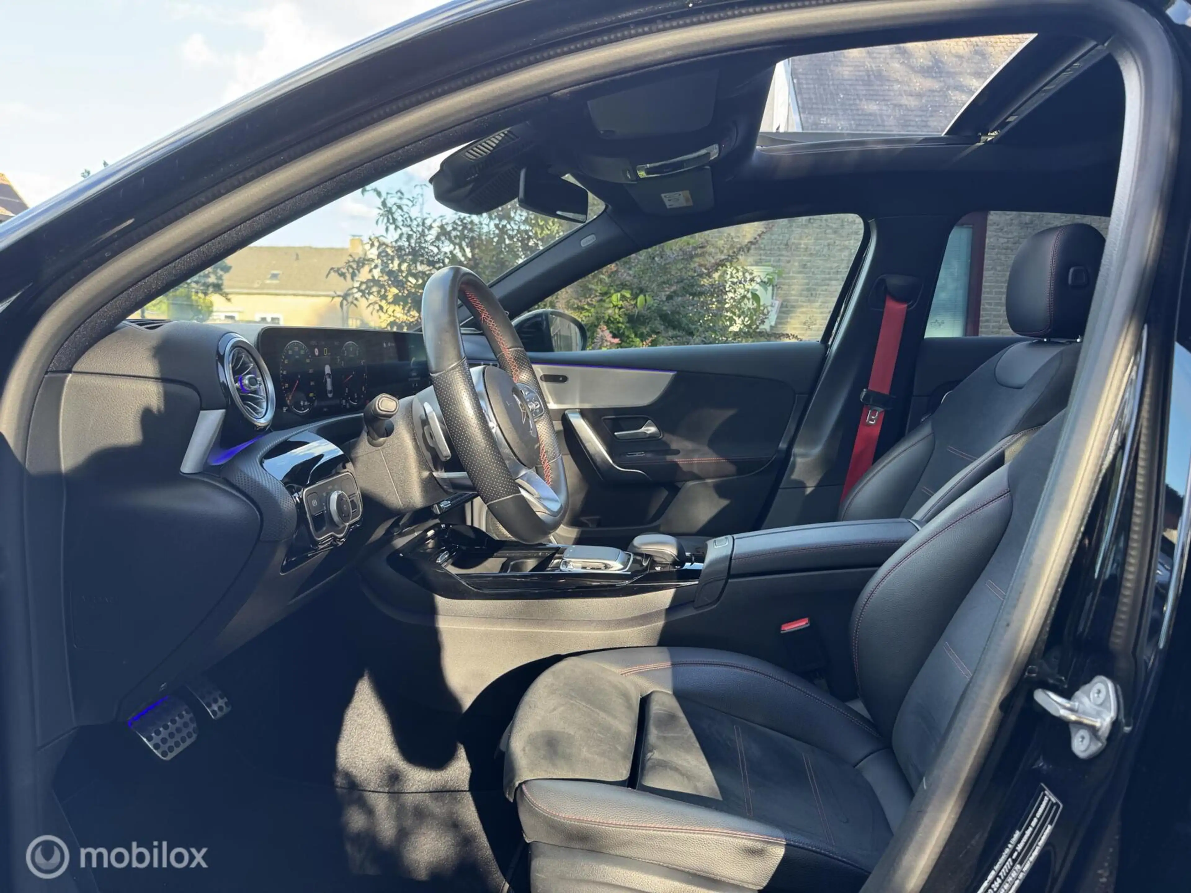 Mercedes-Benz A 35 AMG 4MATIC Premium Plus — photo 7