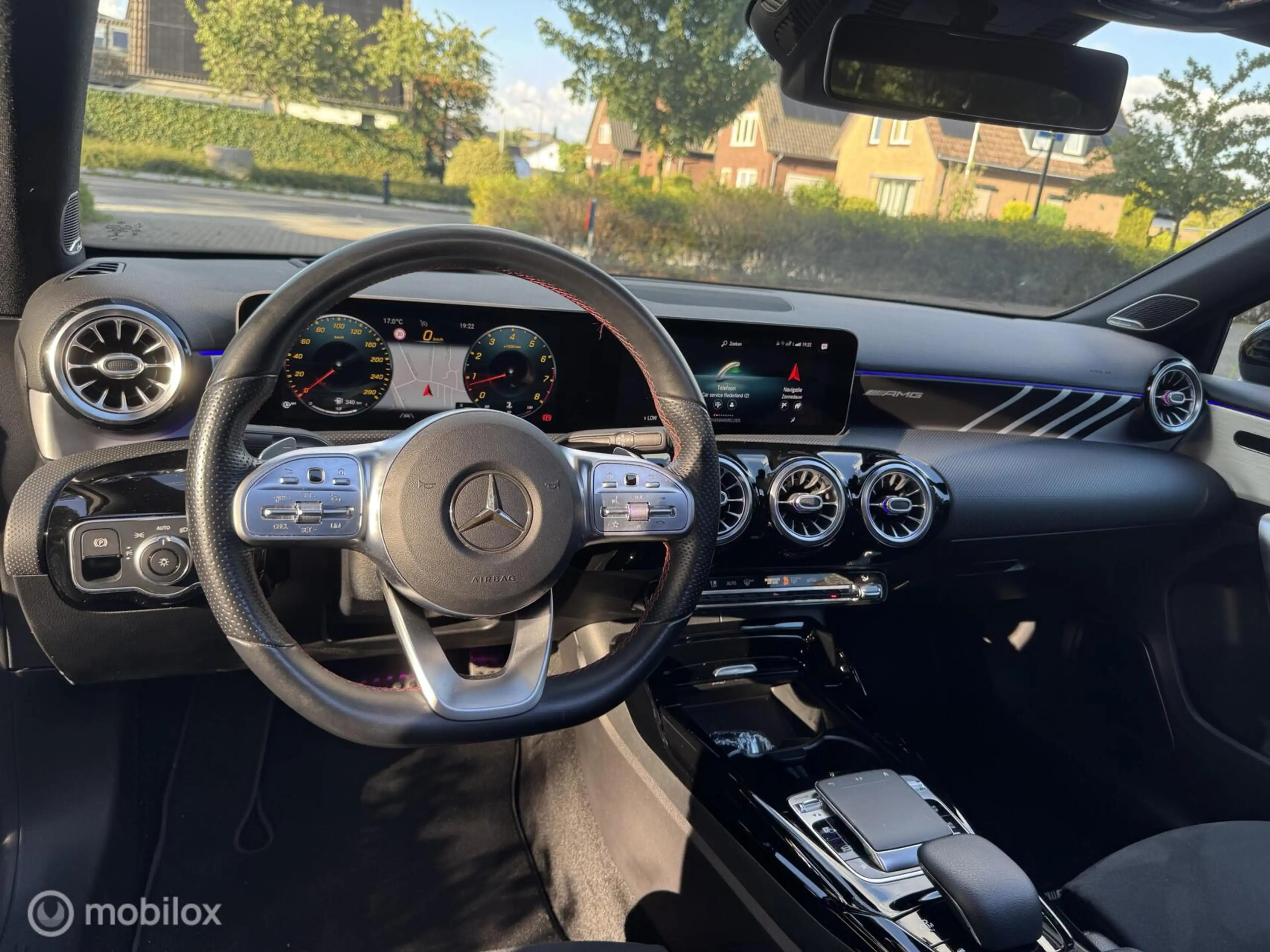 Mercedes-Benz A 35 AMG 4MATIC Premium Plus — photo 10