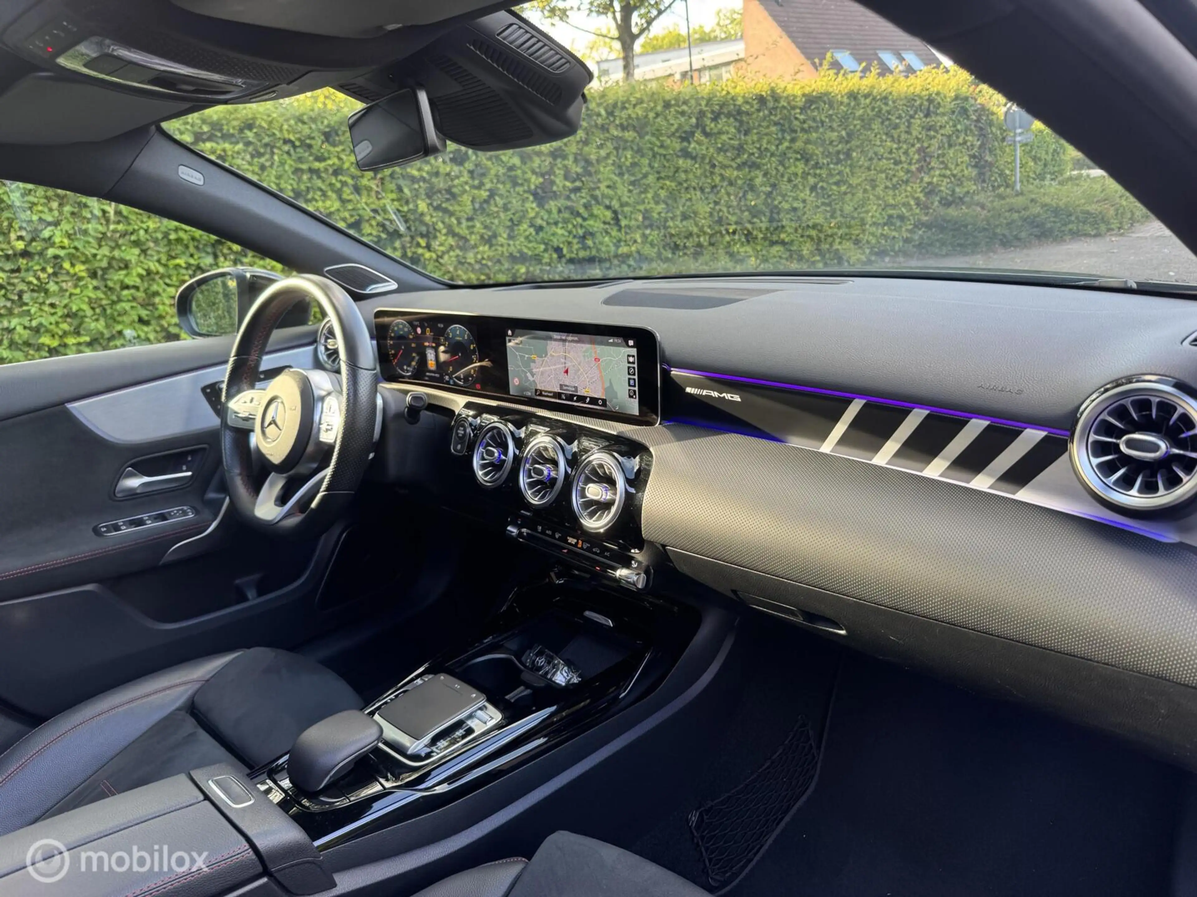 Mercedes-Benz A 35 AMG 4MATIC Premium Plus — photo 15
