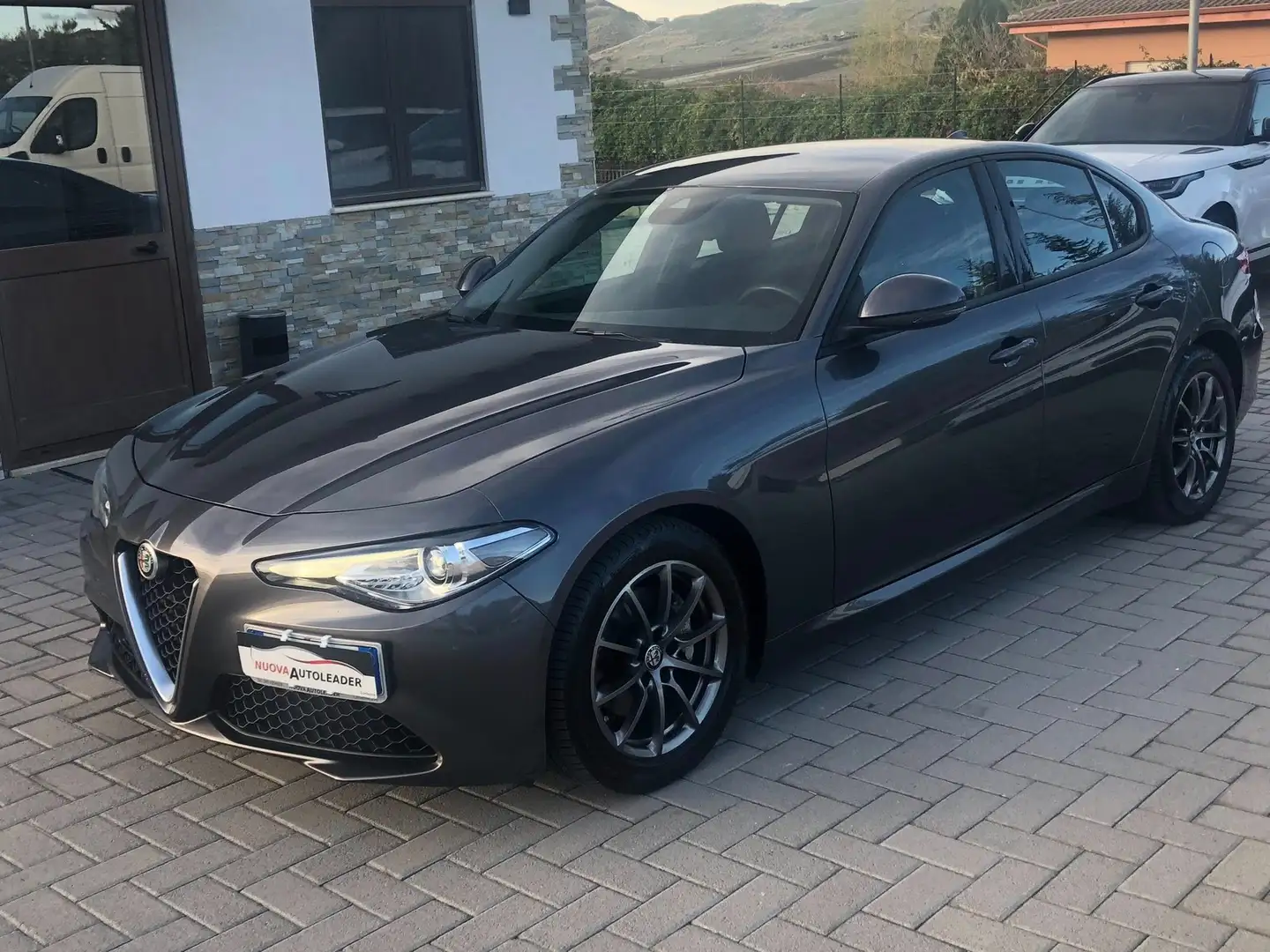 Alfa Romeo Giulia Giulia 2.2 t Business 160cv auto Gris - 1