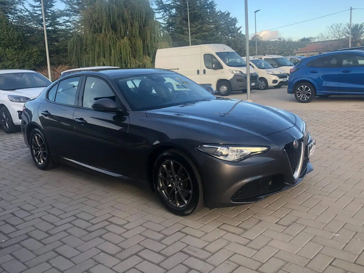 Alfa Romeo Giulia Giulia 2.2 t Business 160cv auto Gris - 2