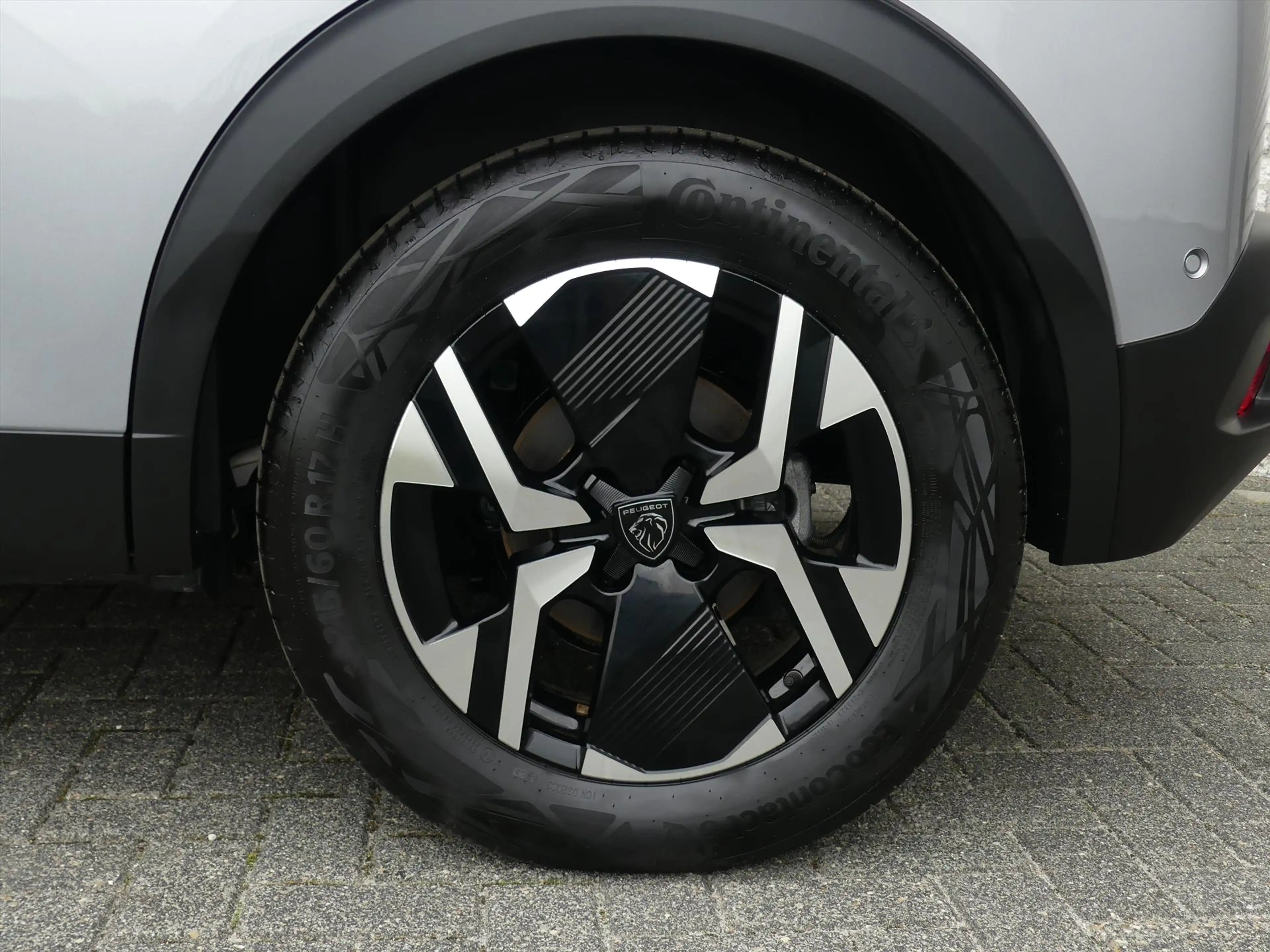 Peugeot e-2008 EV 50kWh 136PK GT NAVI/KEYLESS ENTRY/ADAPT.CRUISE/ — photo 38