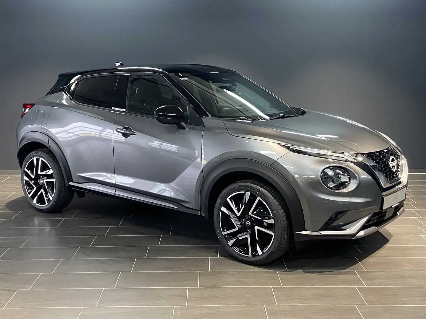 Nissan Juke 1.0 DIG-T DCT N-Design Grau - 2