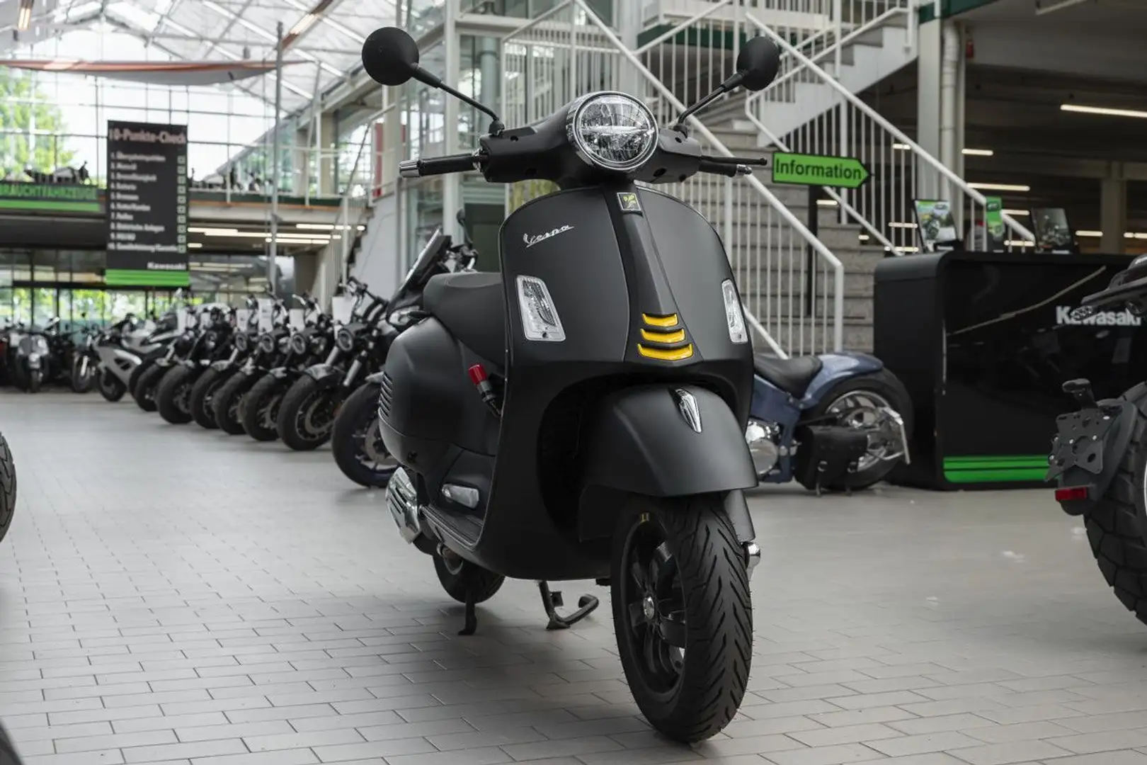 Vespa GTS 125 Supertech, unfallfrei, Lieferservice Negru - 2