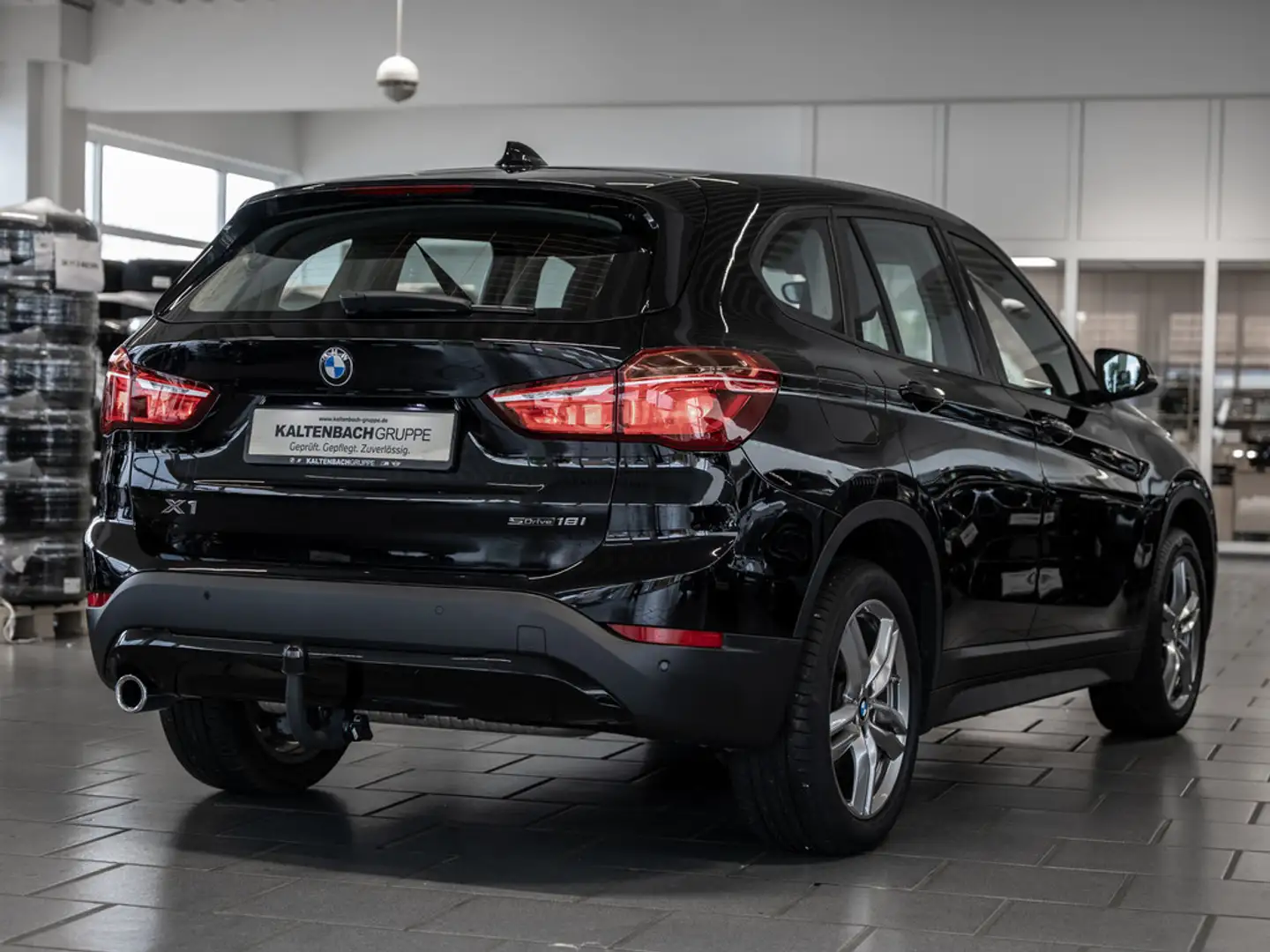 BMW X1 sDrive18i Advantage AHK NAVI SHZ PDC KLIMA Schwarz - 2