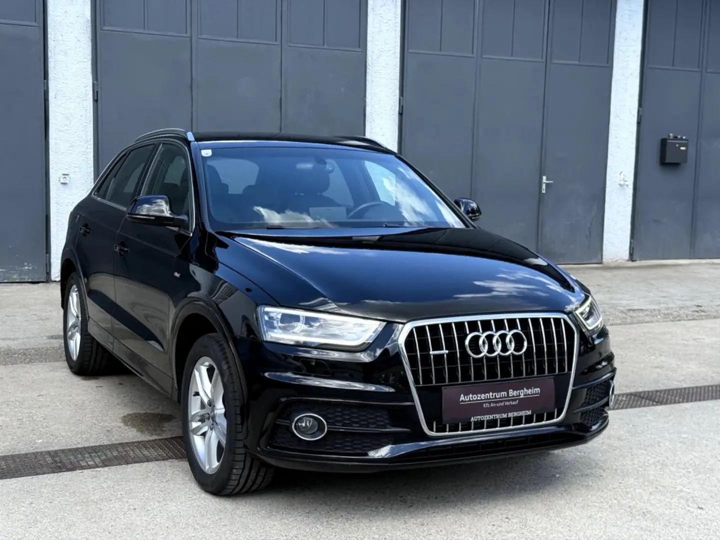 Audi Q3 2,0 TDI Sport quattro Schwarz - 1
