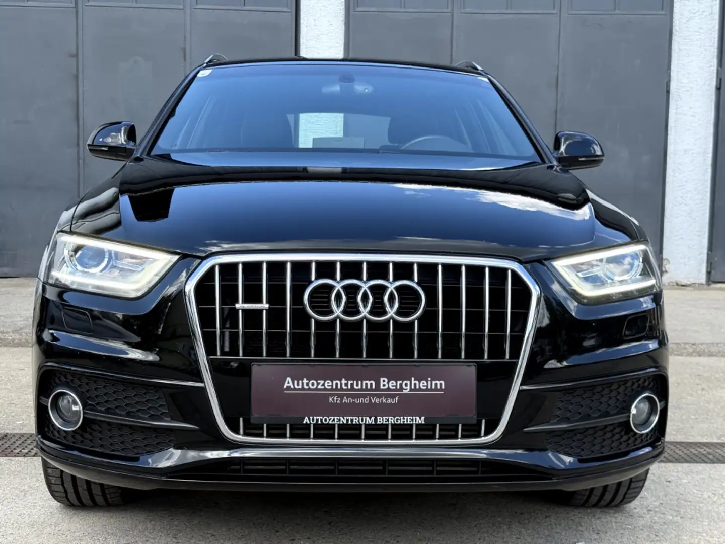 Audi Q3 2,0 TDI Sport quattro Schwarz - 2