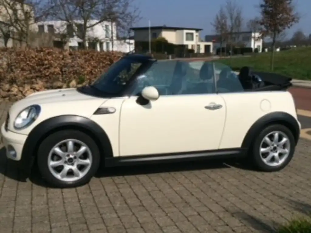 Mini One Cabrio 2010 из Европы — купить под ключ