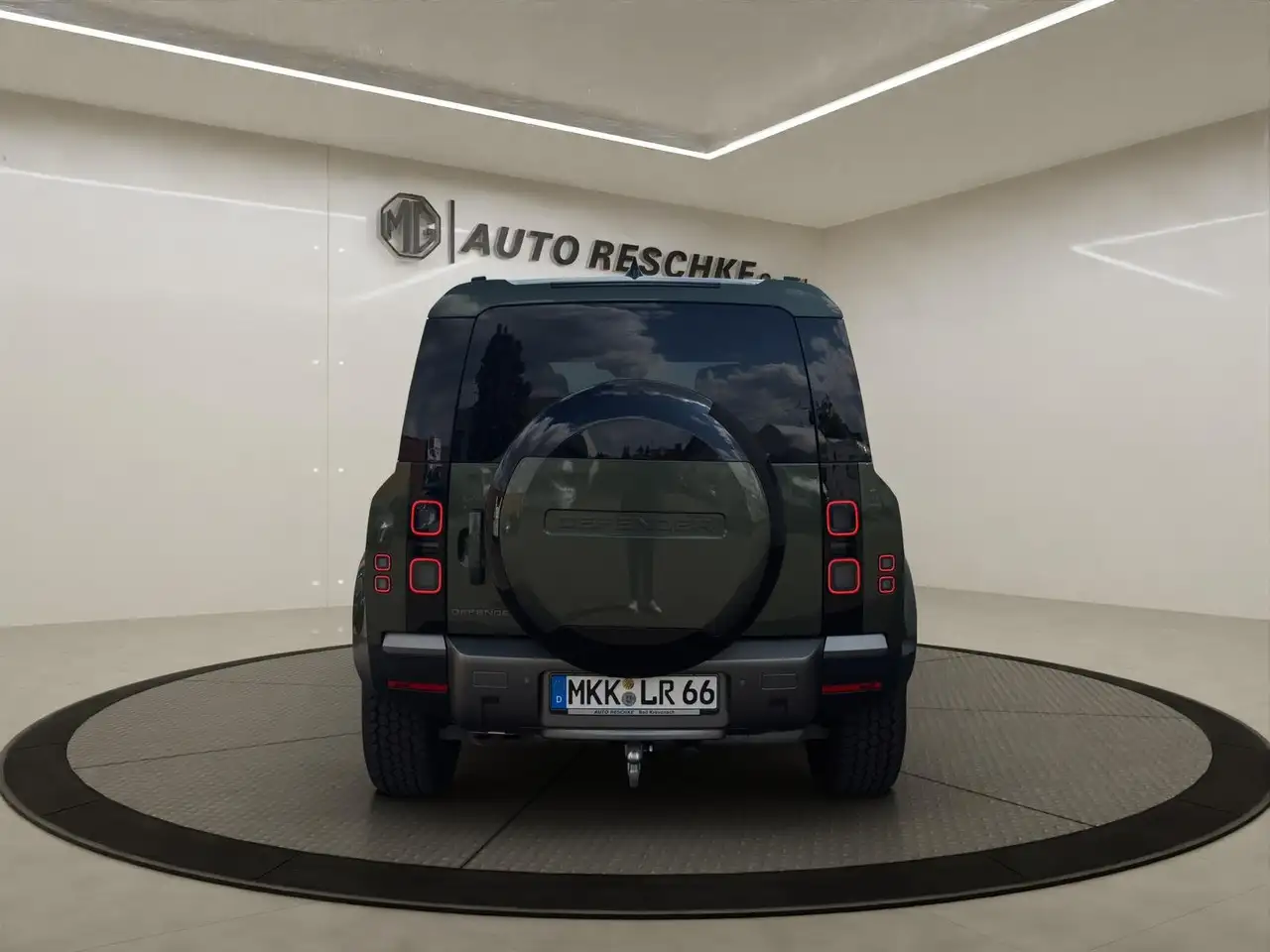 Land Rover Defender 2026