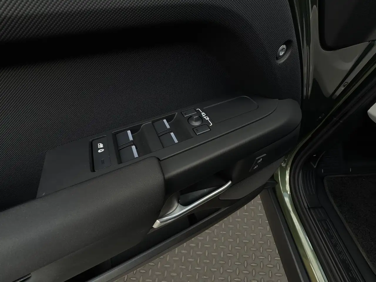 Land Rover Defender 2026 — фото 10