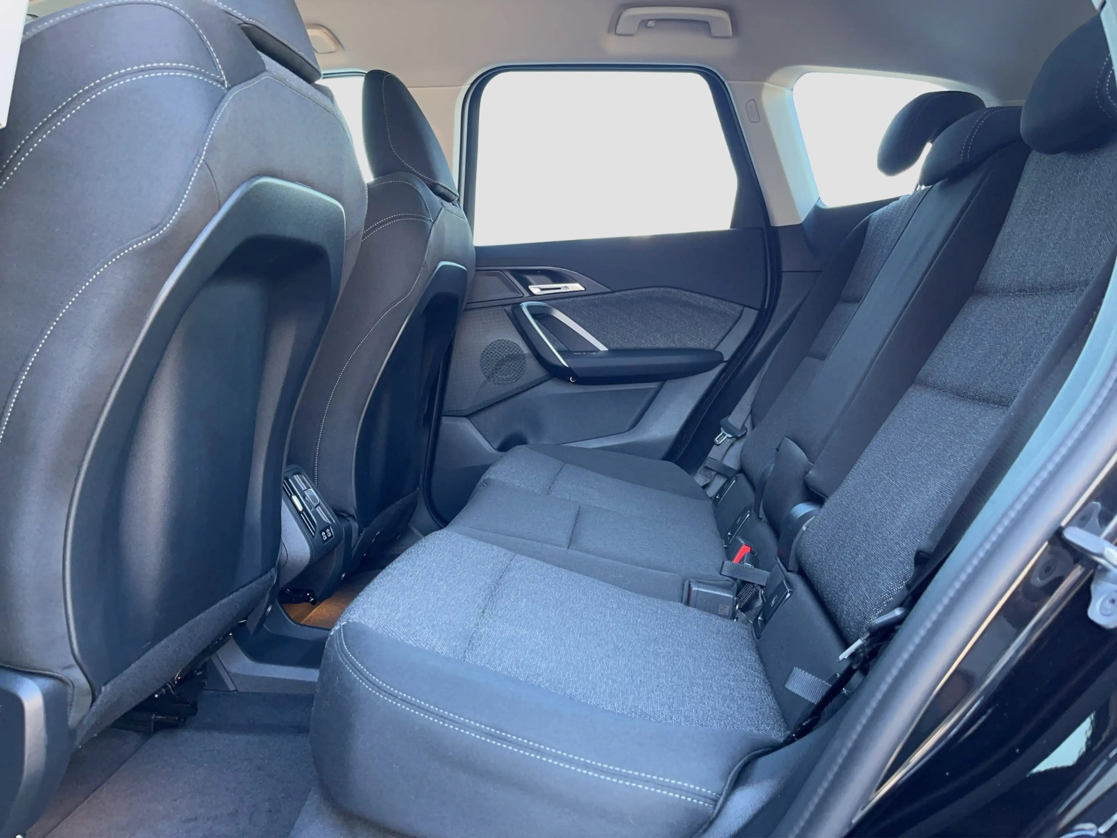 BMW iX1 eDrive 20 KAM LED ACC Kam. SHZ AHK AUT LM — photo 14