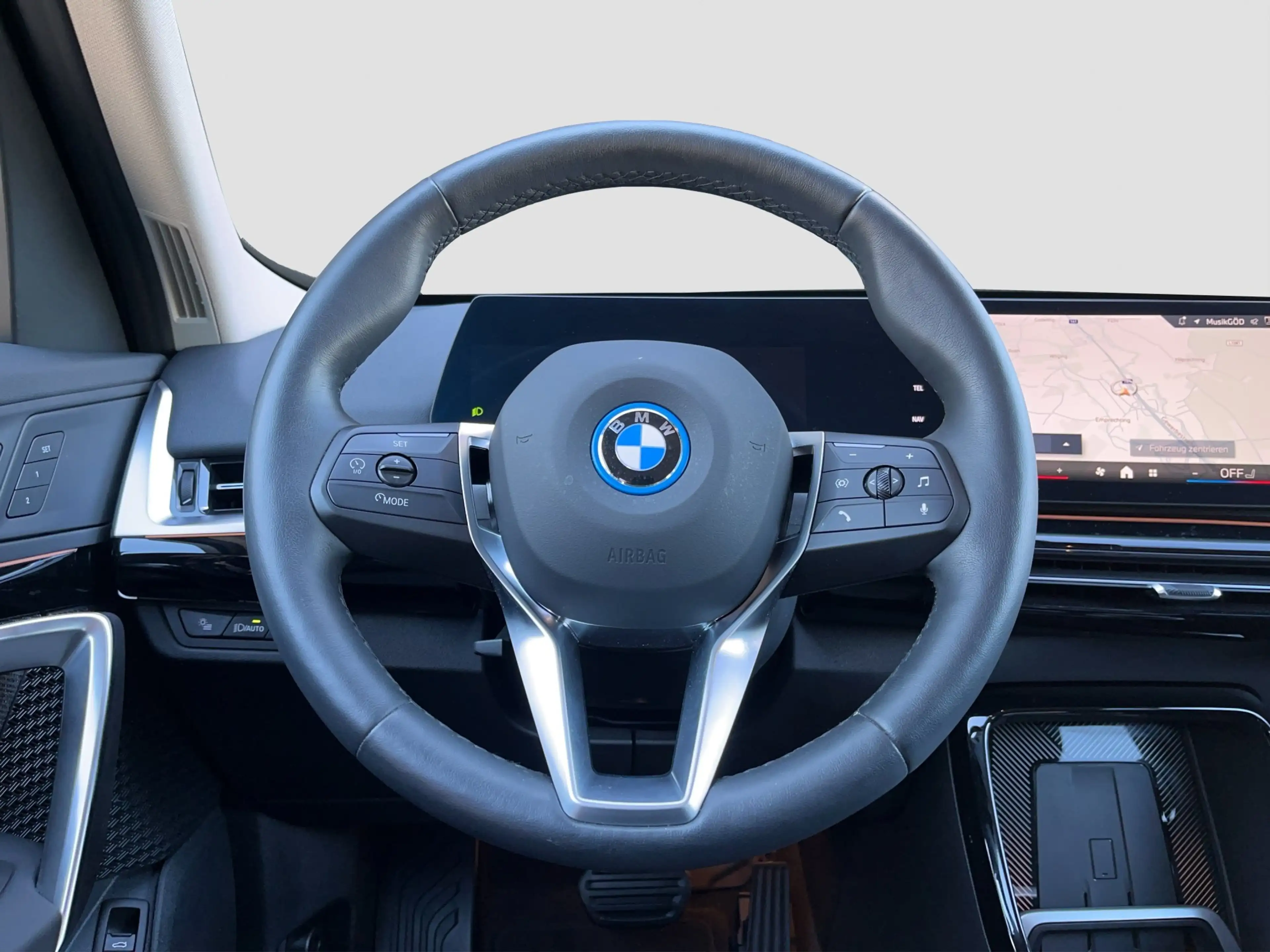 BMW iX1 eDrive 20 KAM LED ACC Kam. SHZ AHK AUT LM — photo 11