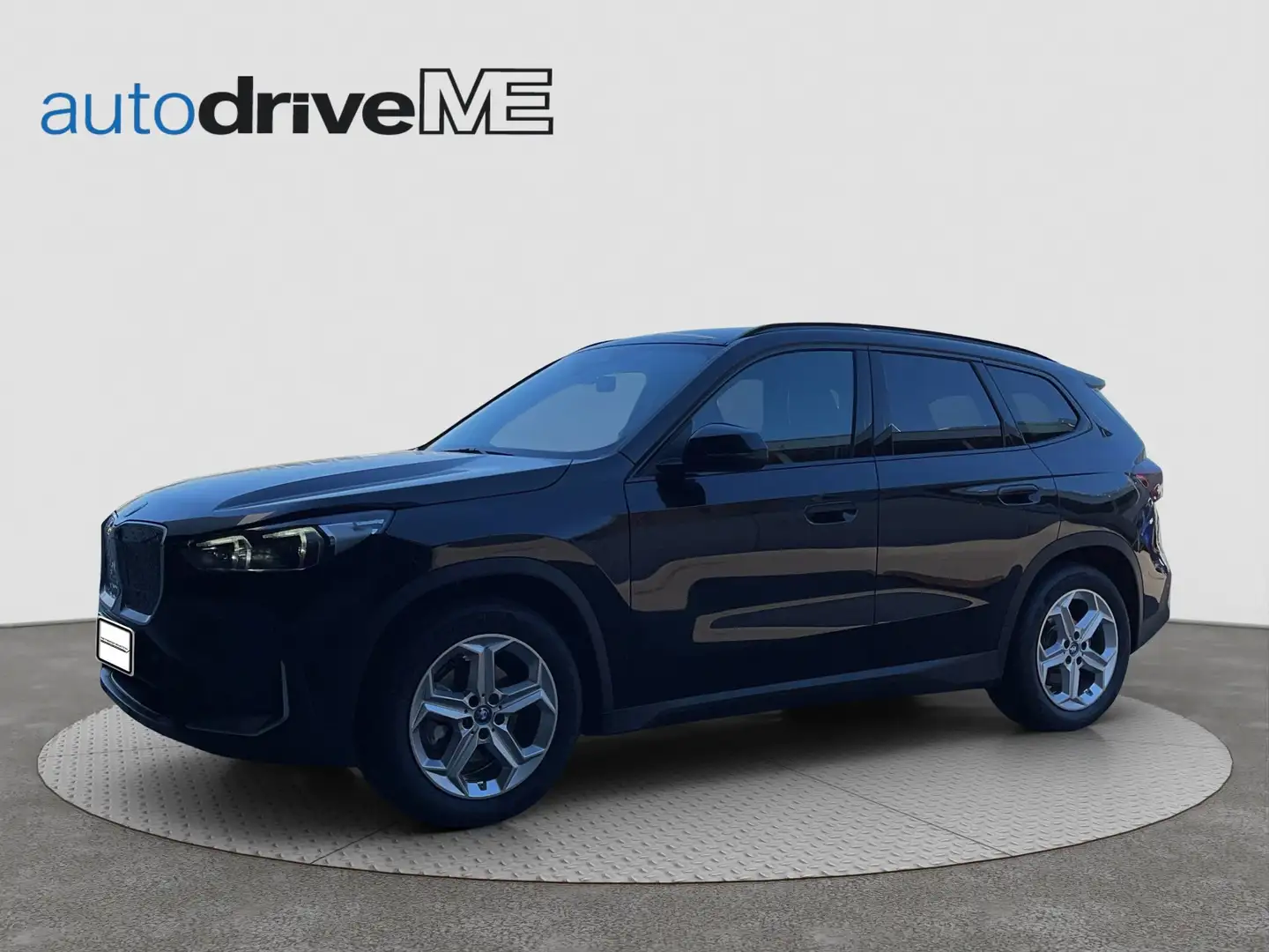 BMW iX1 eDrive 20 KAM LED ACC Kam. SHZ AHK AUT LM Schwarz - 2