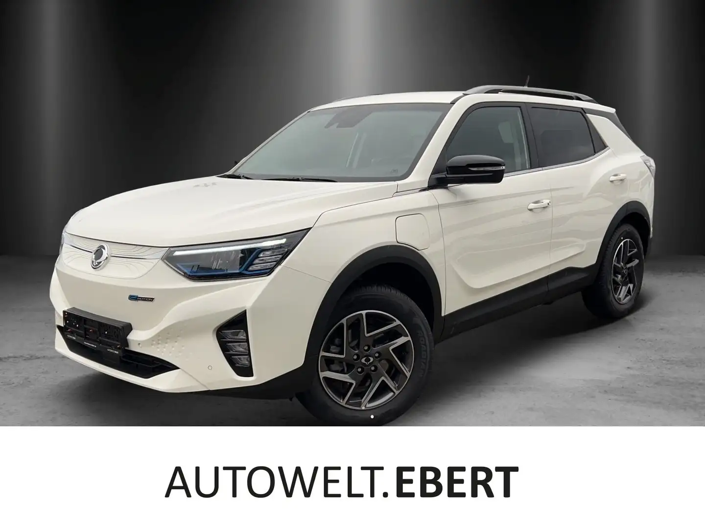 SsangYong Korando E-Motion Titanium Navi PDC LED White - 1