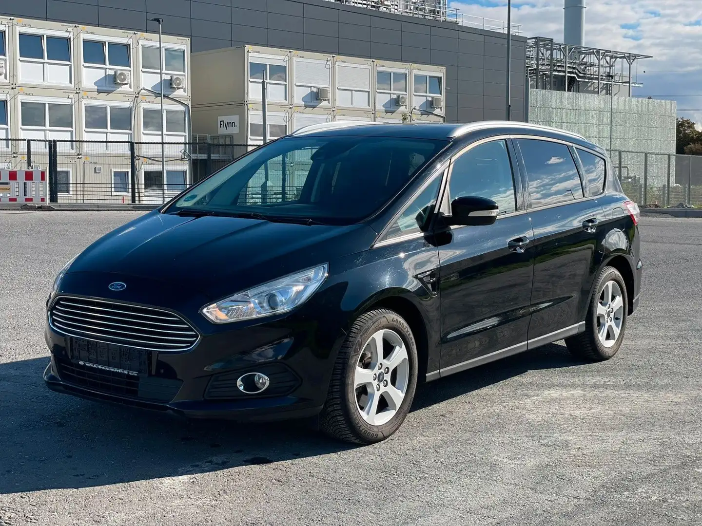 Ford S-Max S-MAX 2.0 TDCI Automatik Navi PDC SH 2.Hand Noir - 1