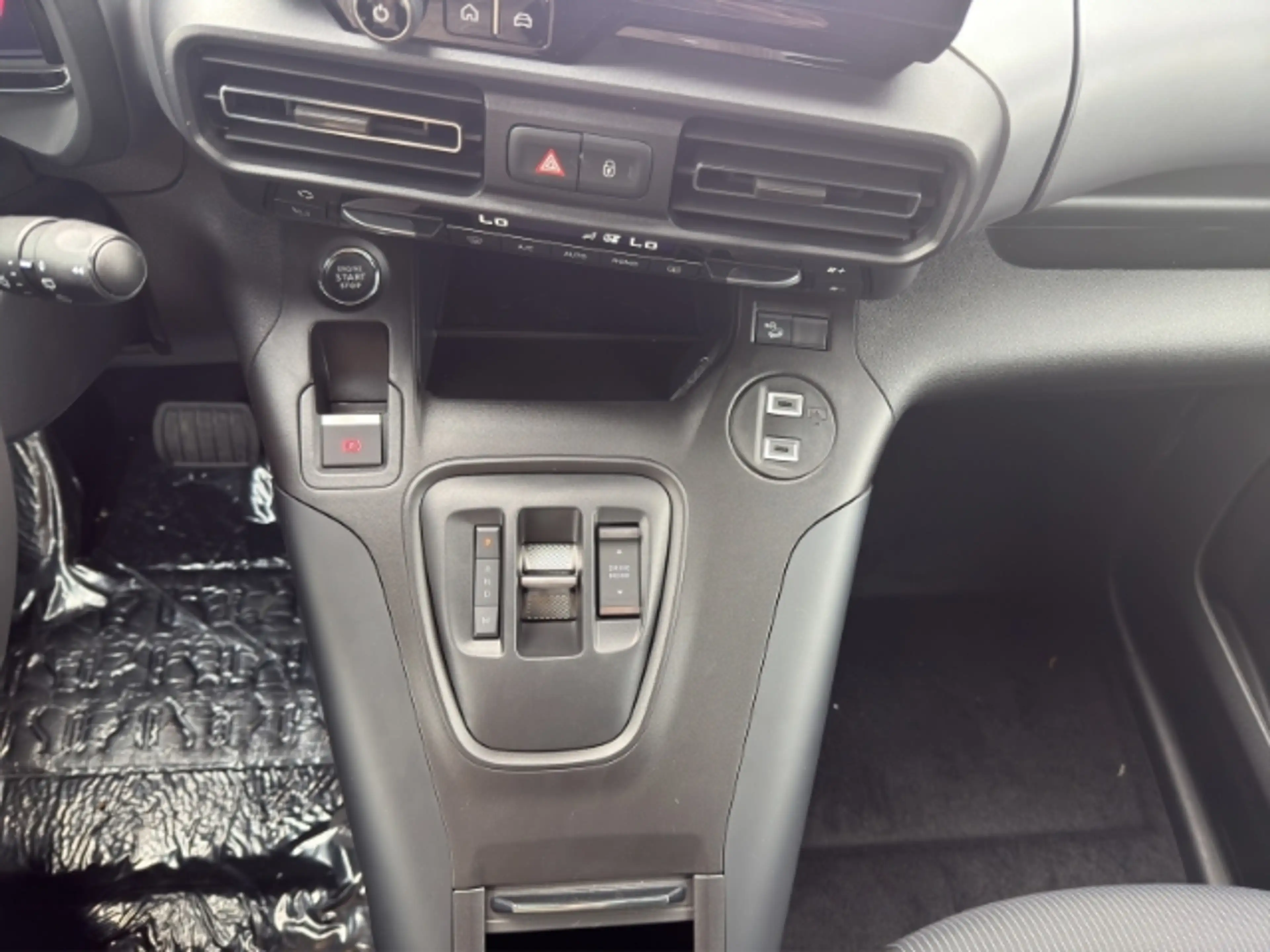 Fiat Qubo 7-Sitzer L2/LED/RFK/Tempomat/SHZ — photo 14