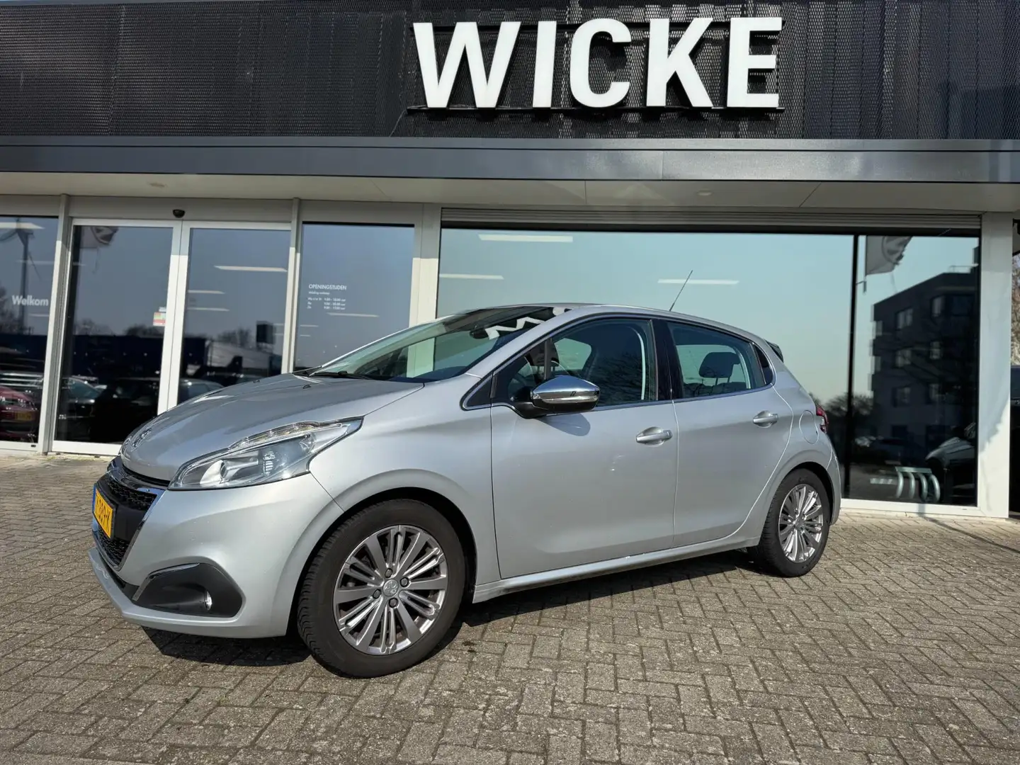 Peugeot 208 1.2 PureTech Allure Navigatie Clima PDC Cruise con Gris - 1