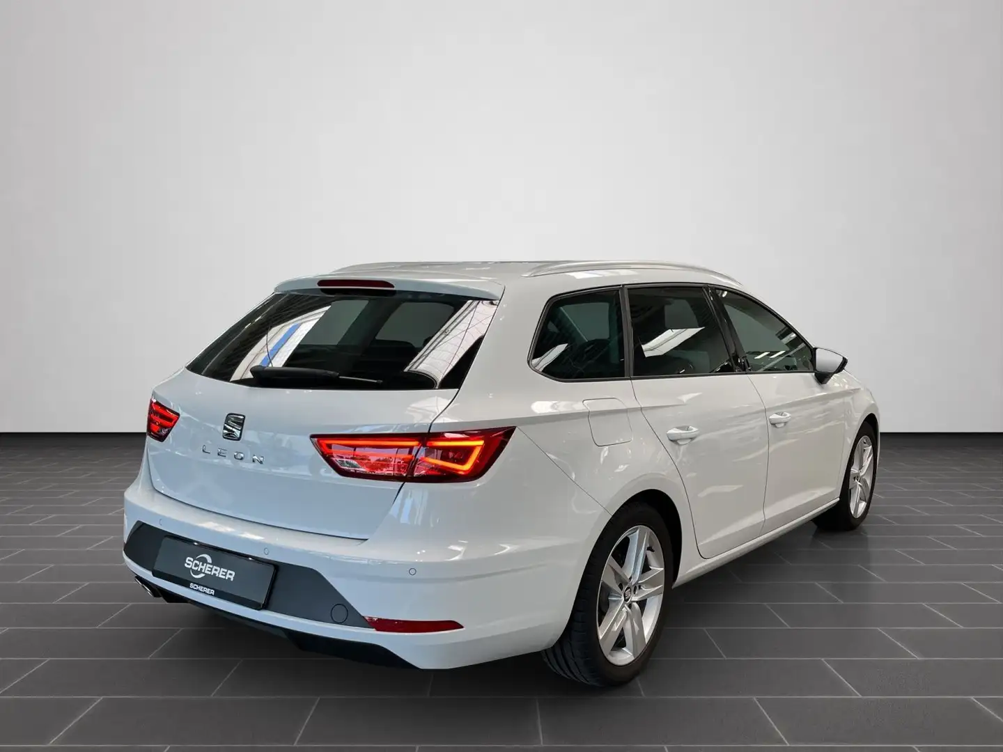 SEAT Leon Sportstourer FR Weiß - 2