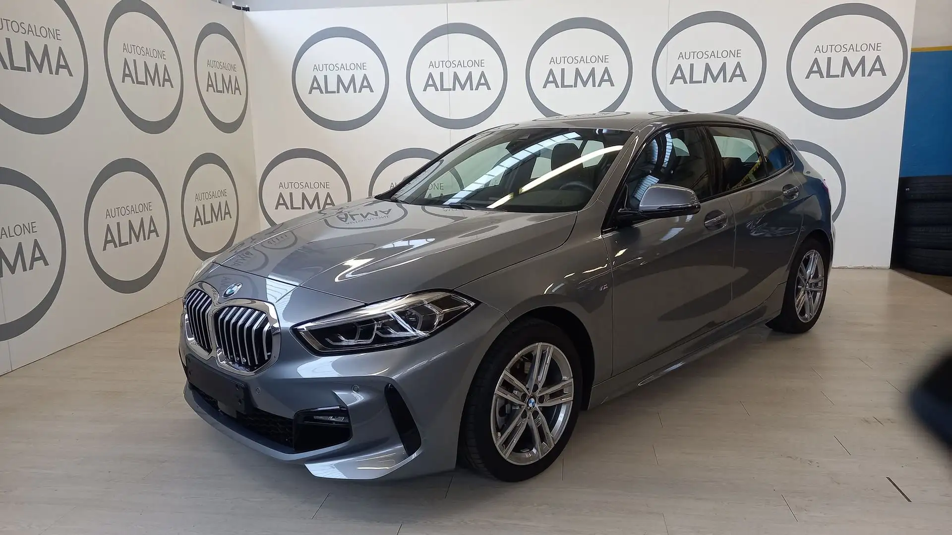 BMW 118 118 i M sport Серый - 1