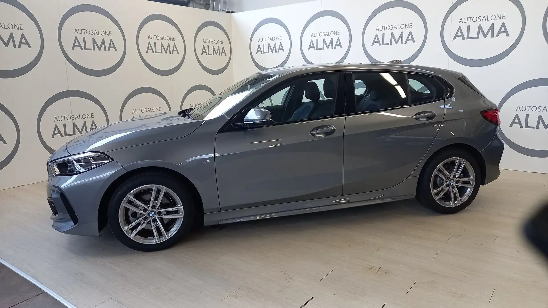 BMW 118 118 i M sport Серый - 2