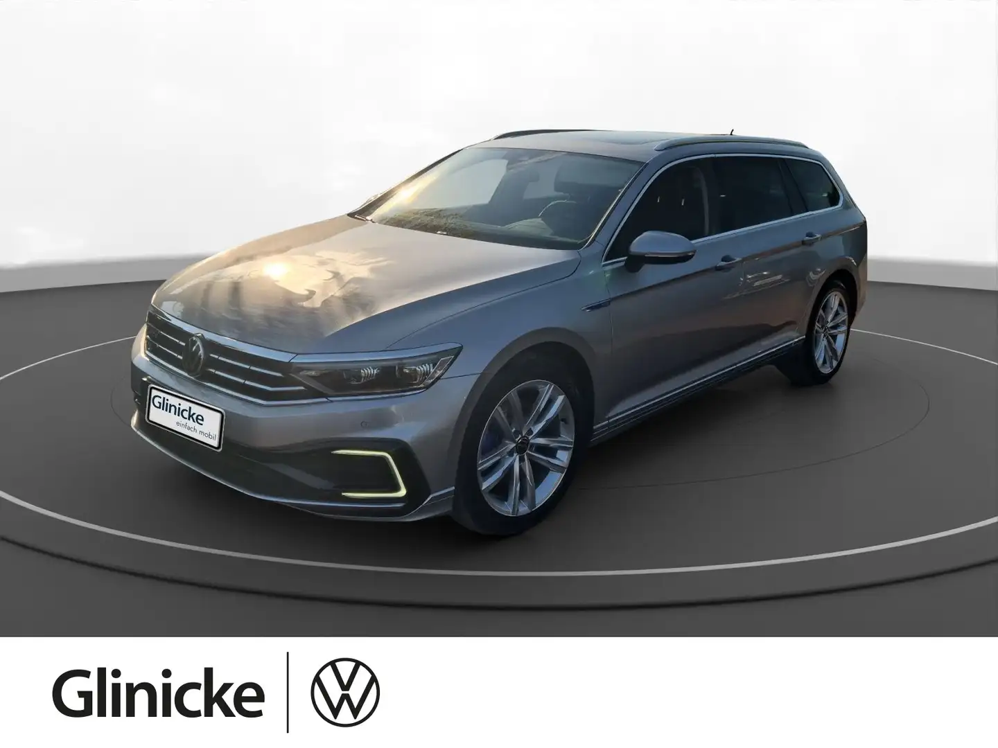 Volkswagen Passat Variant 1.4 eTSI DSG R-Line Navi AHK Pano Gris - 1