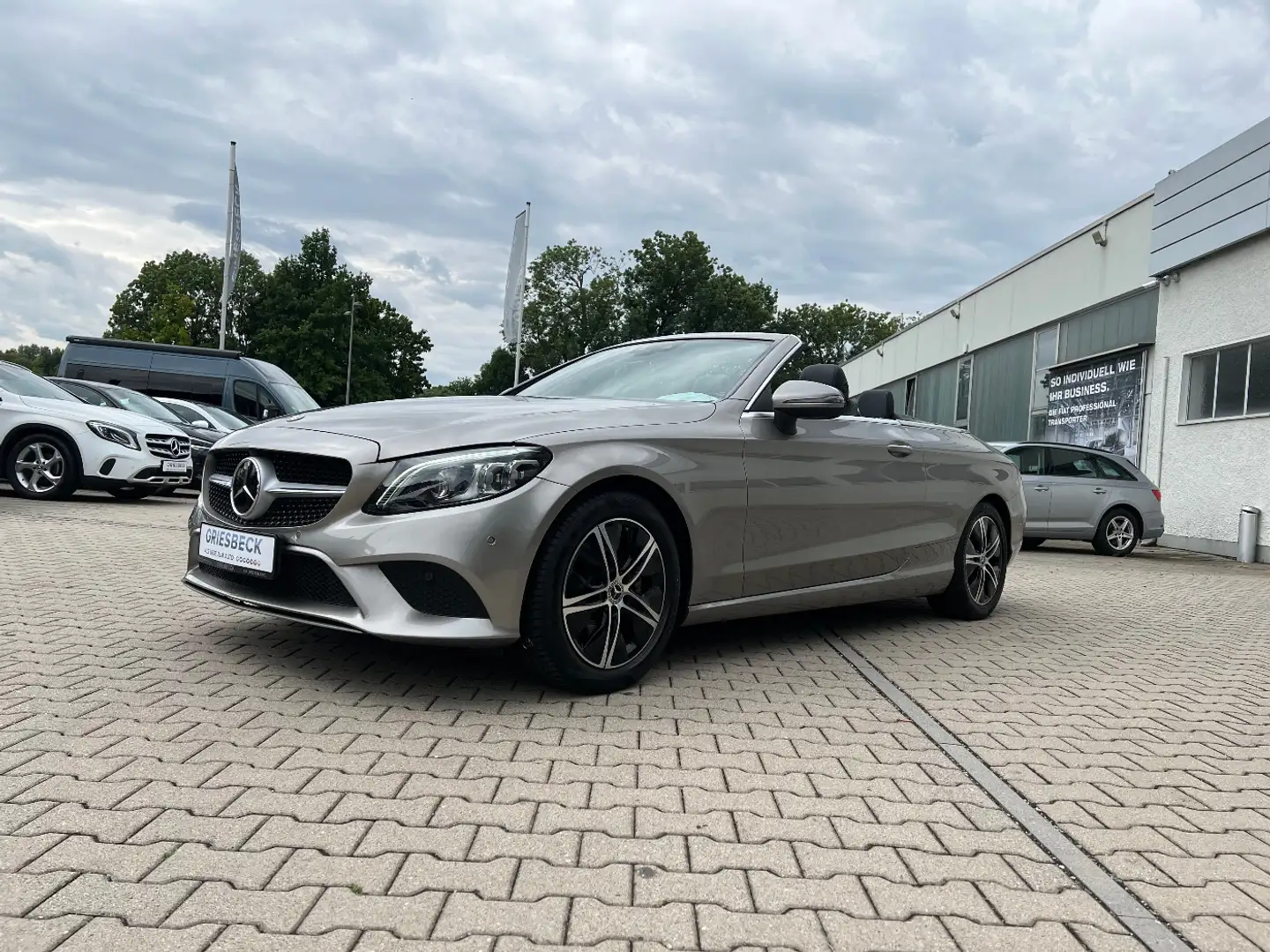 Mercedes-Benz C 220 d Cabrio *LED Navi Leder Head-up DAB Sitzh.* Argent - 1