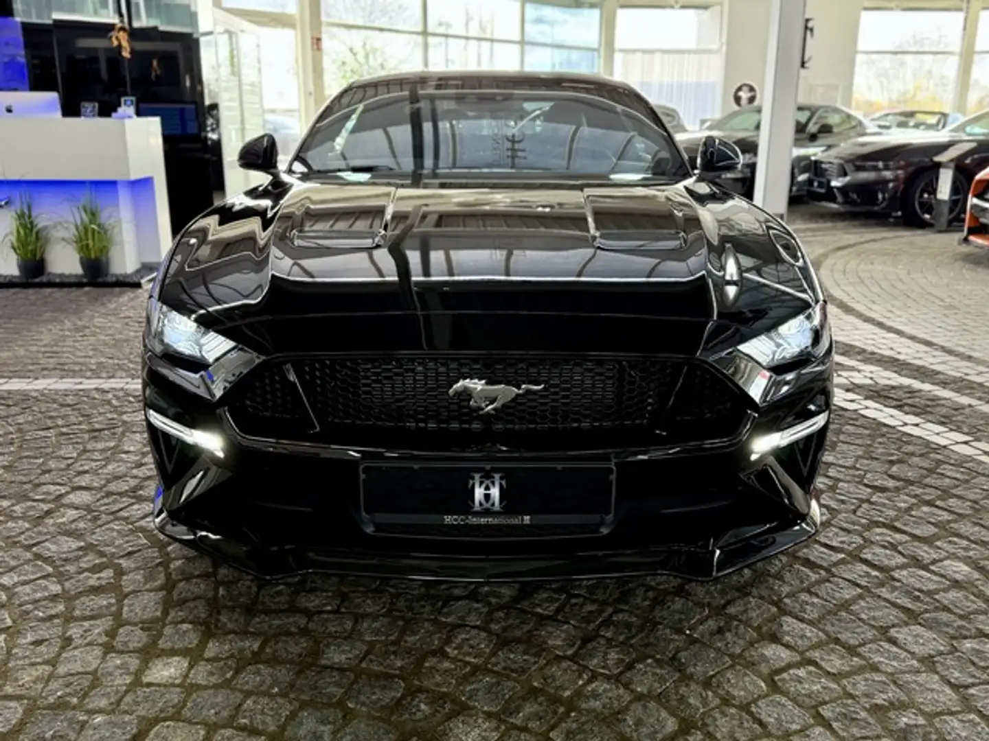 Ford Mustang GT Fastback 1.Hand +Unfallfrei + Deutsch Schwarz - 2