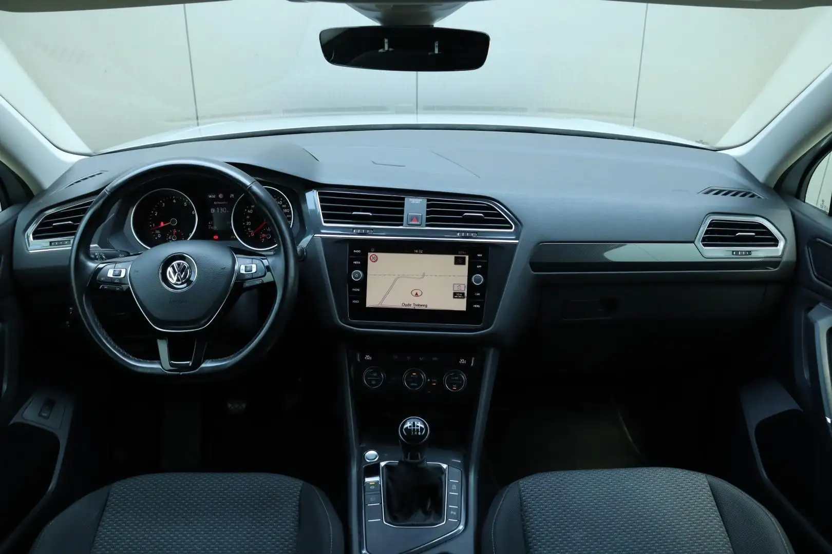 Volkswagen Tiguan Allspace 1.4 TSI / 7 Persoons / 150PK / Cruise / Keyless / Wit - 2