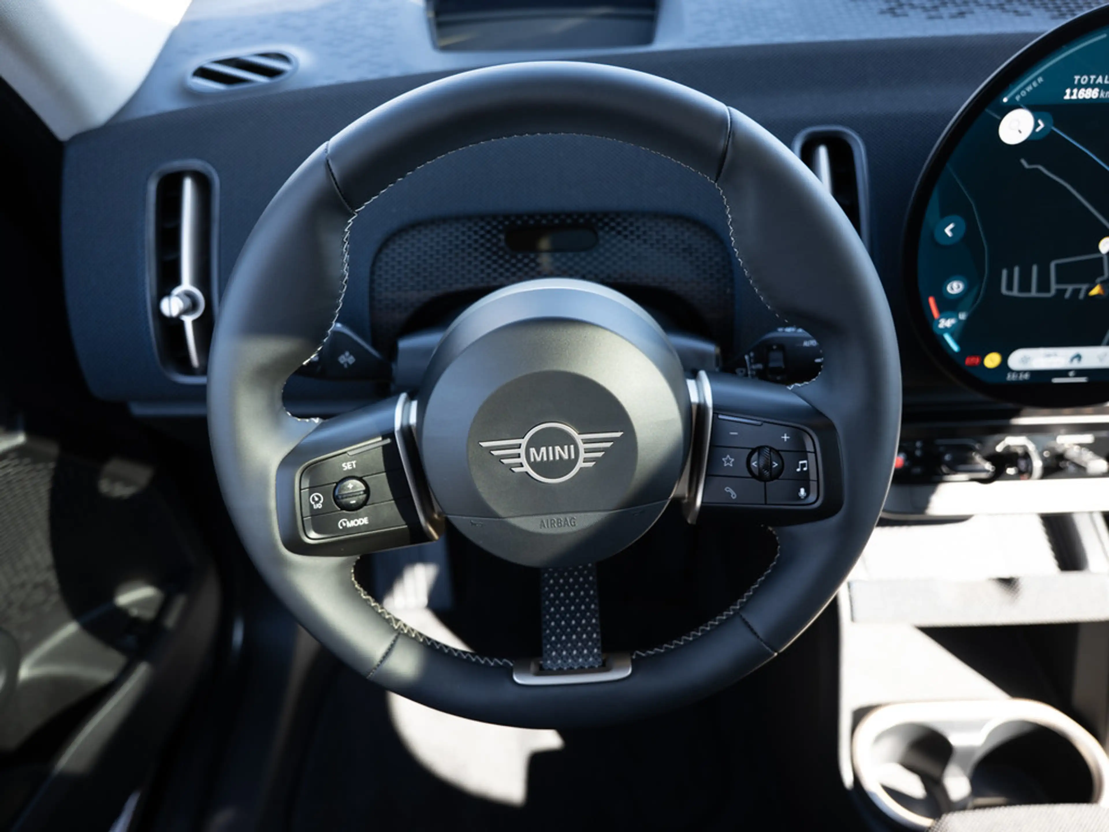 MINI Cooper SE Countryman — photo 15