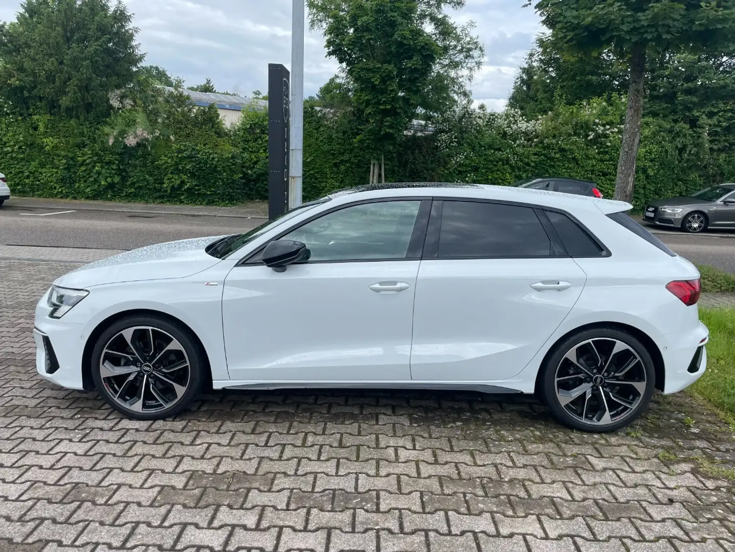 Audi A3 35 TDi S-Line S-Tronic Sportback - 2