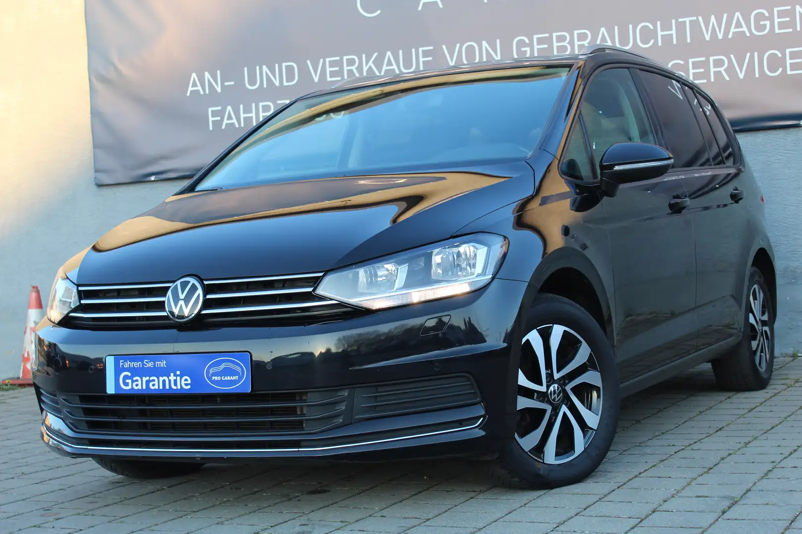 Volkswagen Touran ACTIVE START-STOPP 7 SITZER 92 T KM! AHK ABNEHMBAR Schwarz - 1