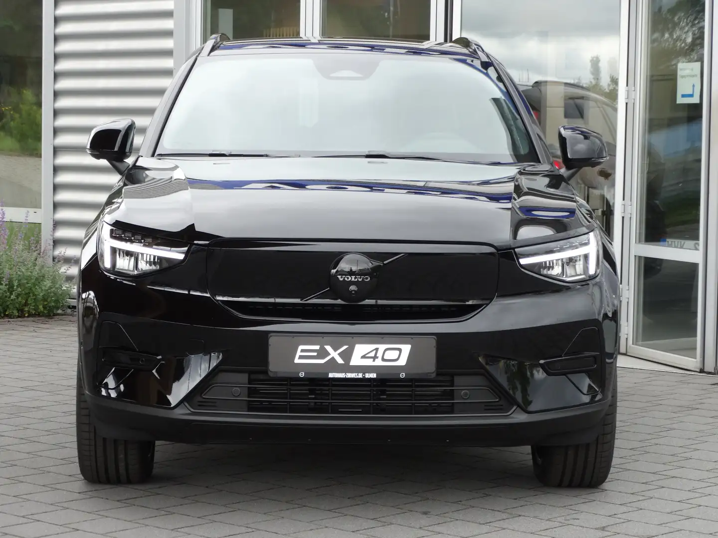Volvo EX40 Single Motor Extended Range RWD Plus Black Edition Schwarz - 2