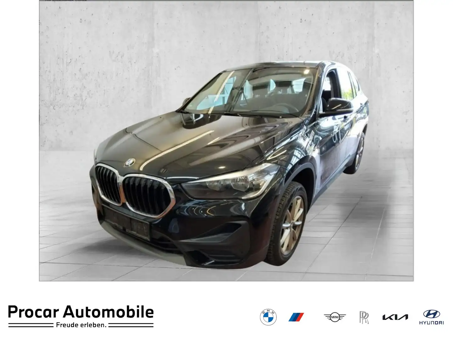 BMW X1 sDrive18d PANO AHK NAVI PDC V+H DAB Parkass. Schwarz - 1